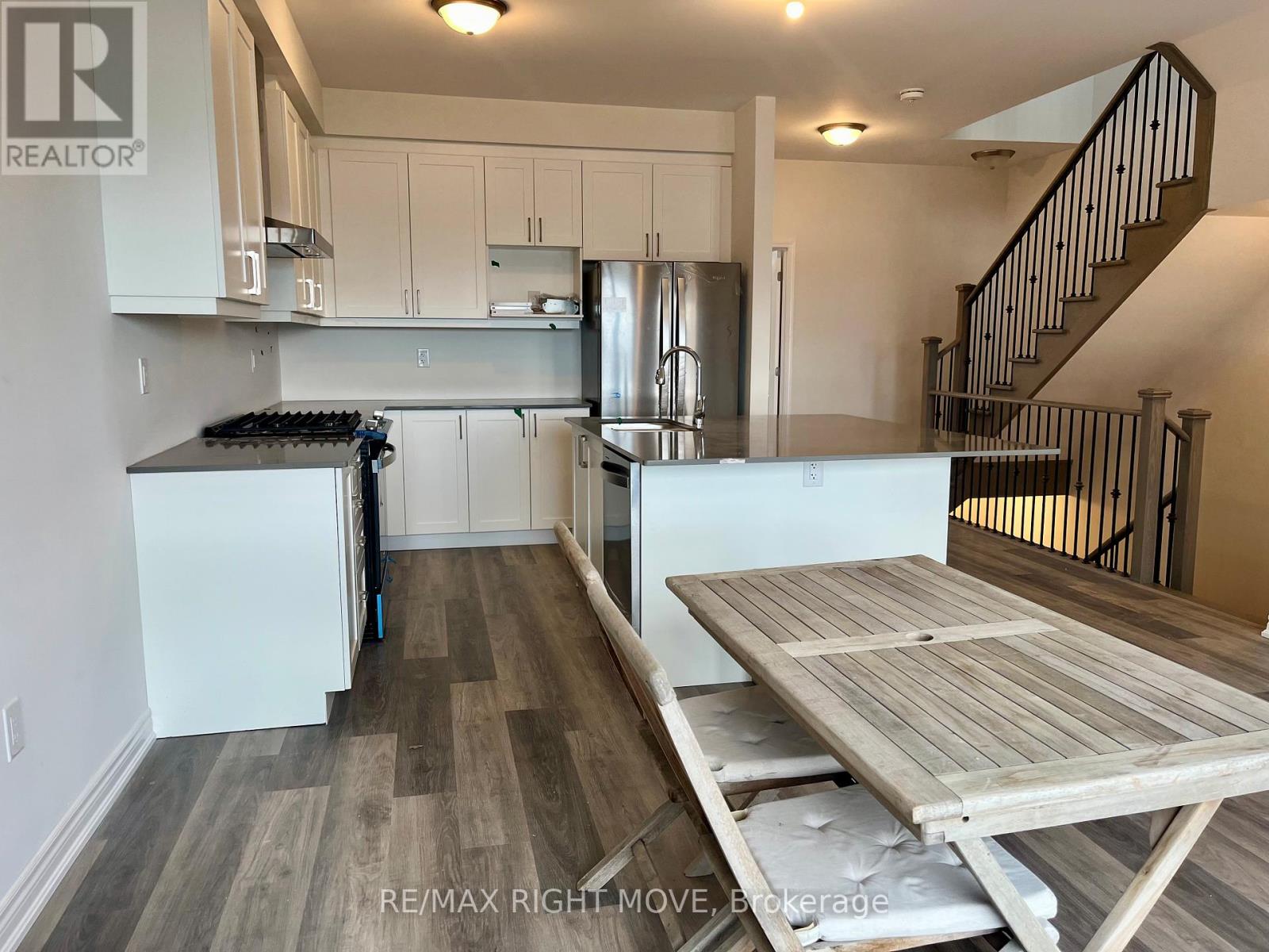 18 Wyn Wood Lane, Orillia, Ontario  L3V 8P6 - Photo 3 - S13518852