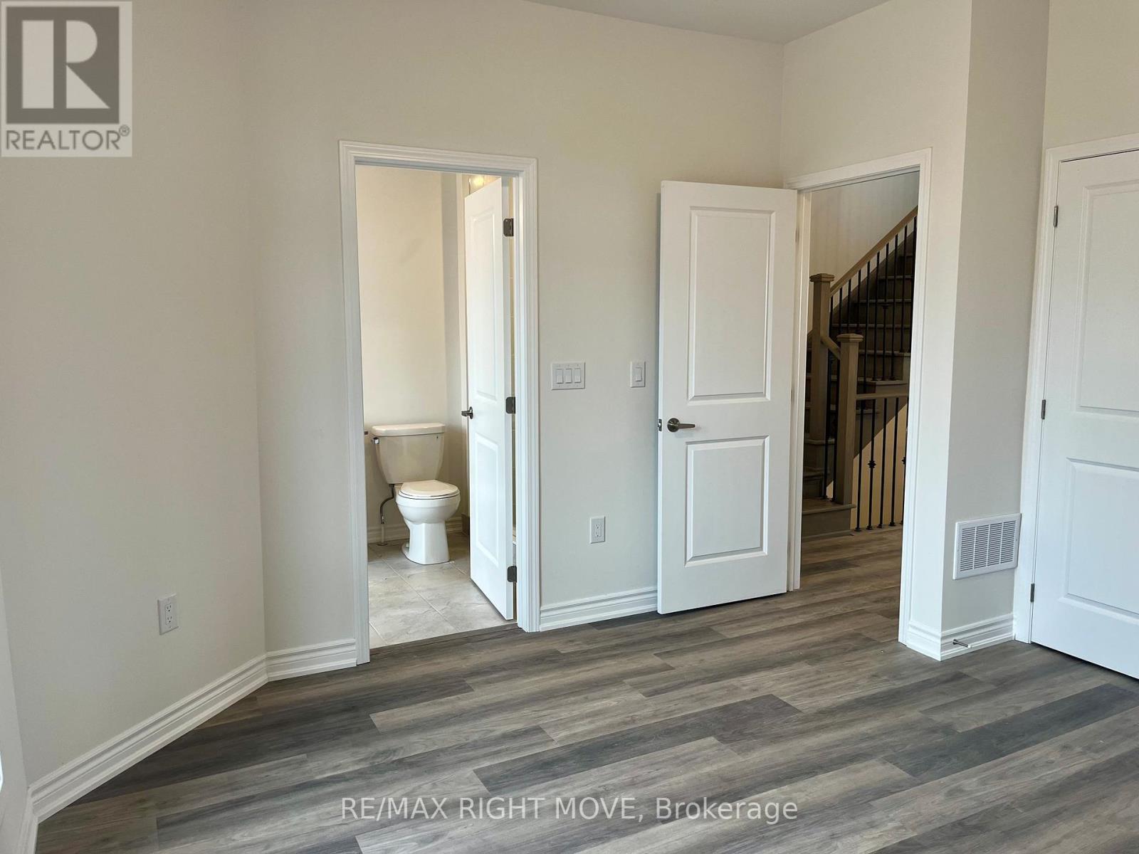18 Wyn Wood Lane, Orillia, Ontario  L3V 8P6 - Photo 7 - S13518852