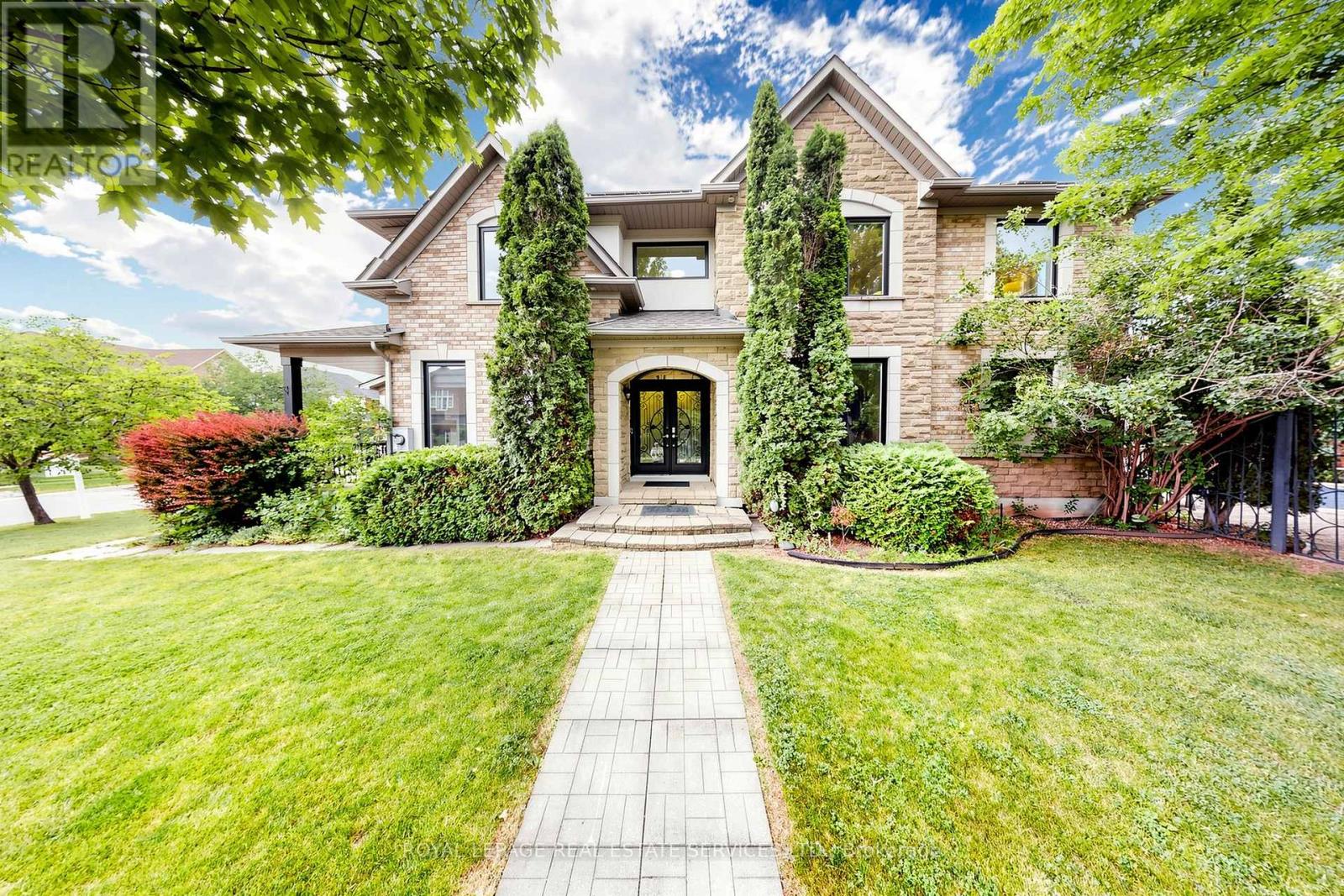 2353 Woodcrest Drive, Oakville, Ontario  L6M 4S2 - Photo 2 - W13518708