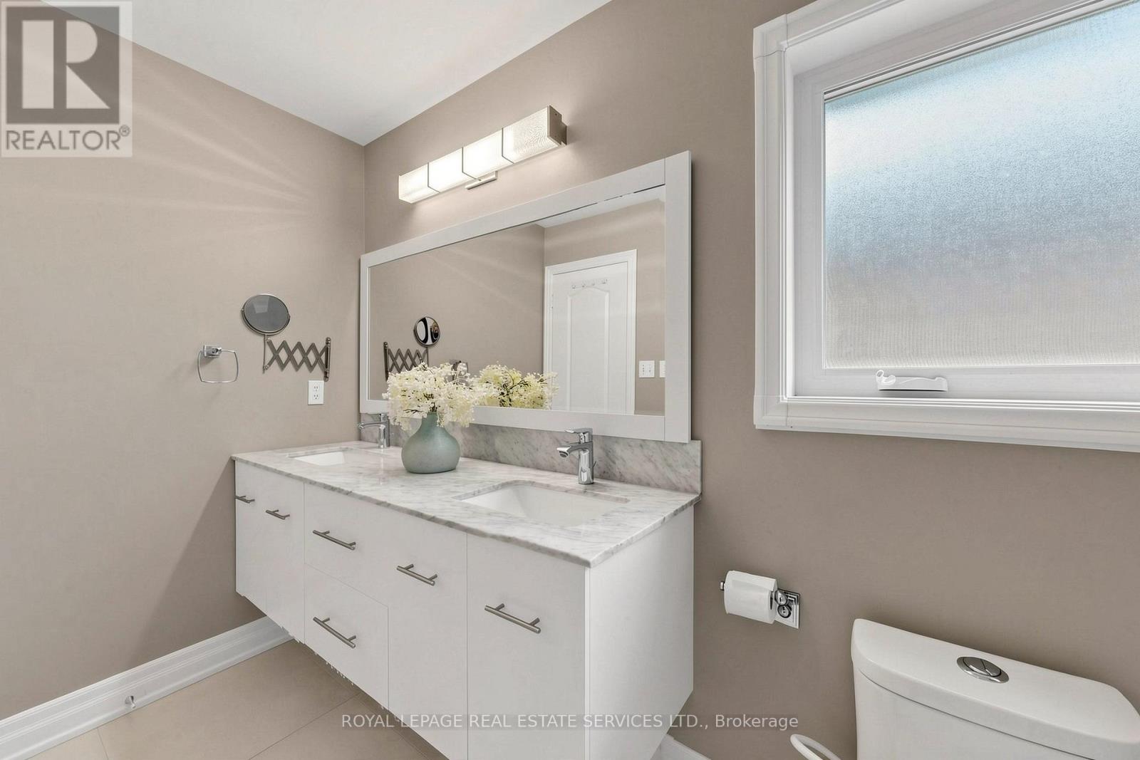 2353 Woodcrest Drive, Oakville, Ontario  L6M 4S2 - Photo 39 - W13518708