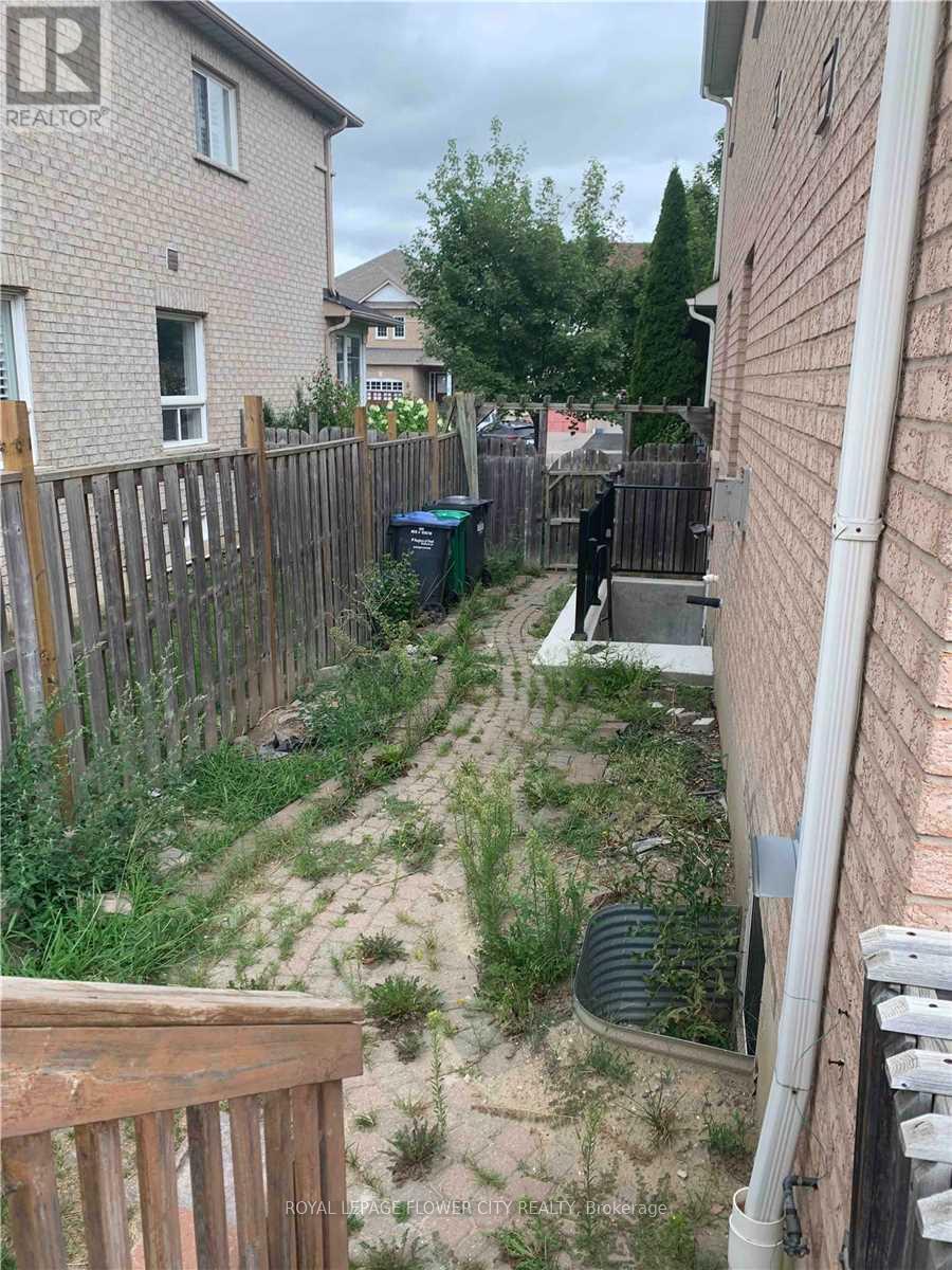 Upper - 7227 Para Place, Mississauga, Ontario  L5W 1K4 - Photo 40 - W13518772