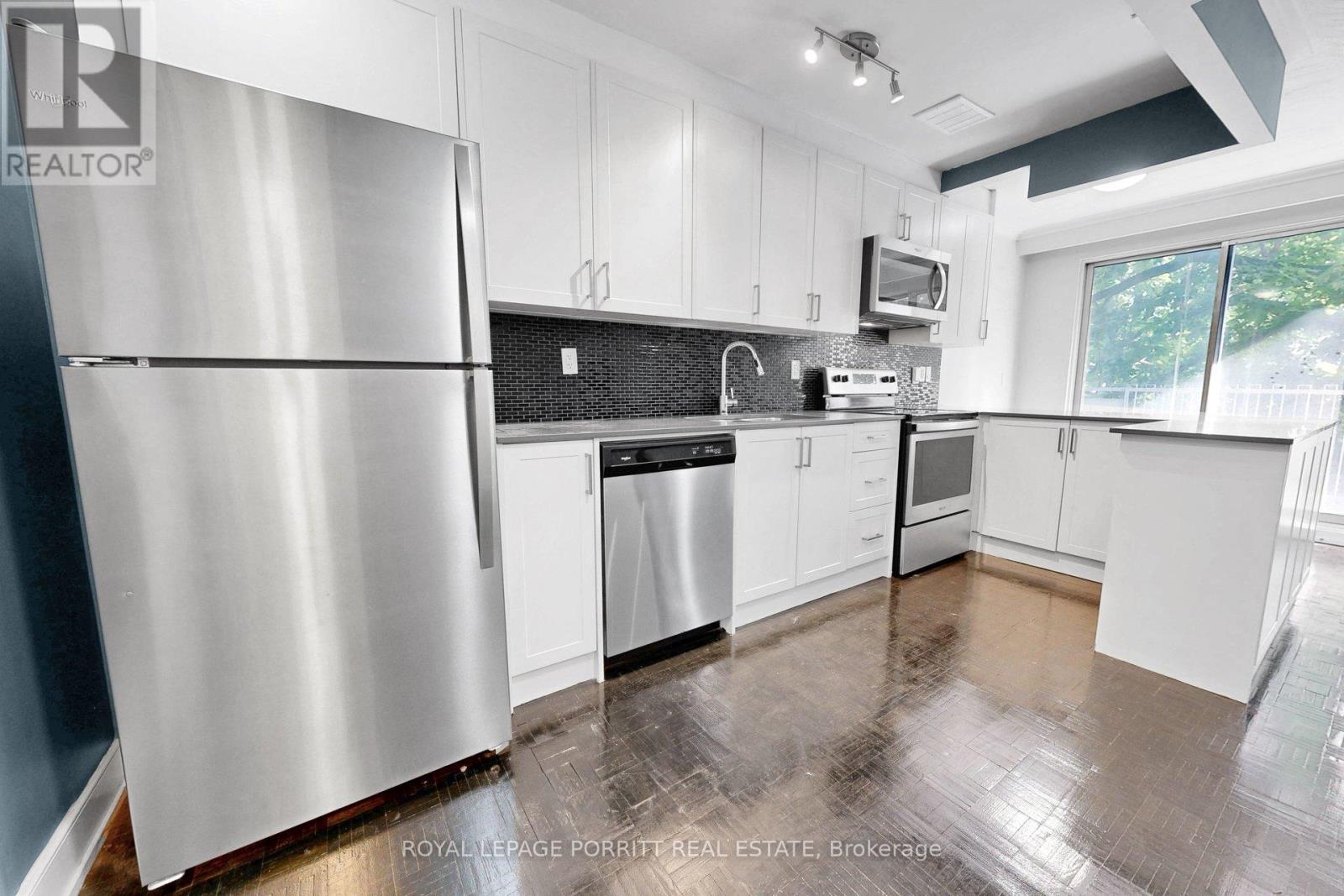 30 - 4 Superior Avenue, Toronto, Ontario  M8V 2M4 - Photo 3 - W13518916