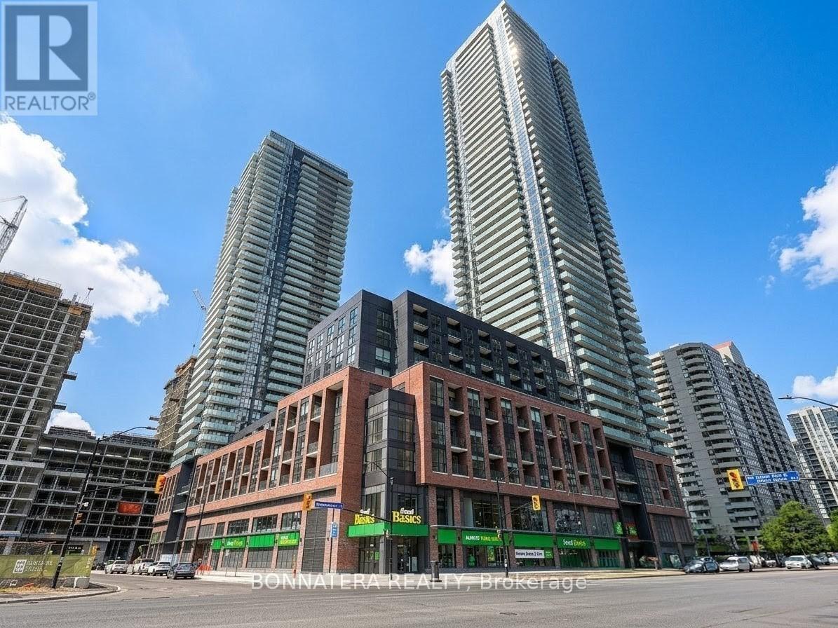 1602 - 430 Square One Drive, Mississauga, Ontario  L5B 0L6 - Photo 2 - W13518970