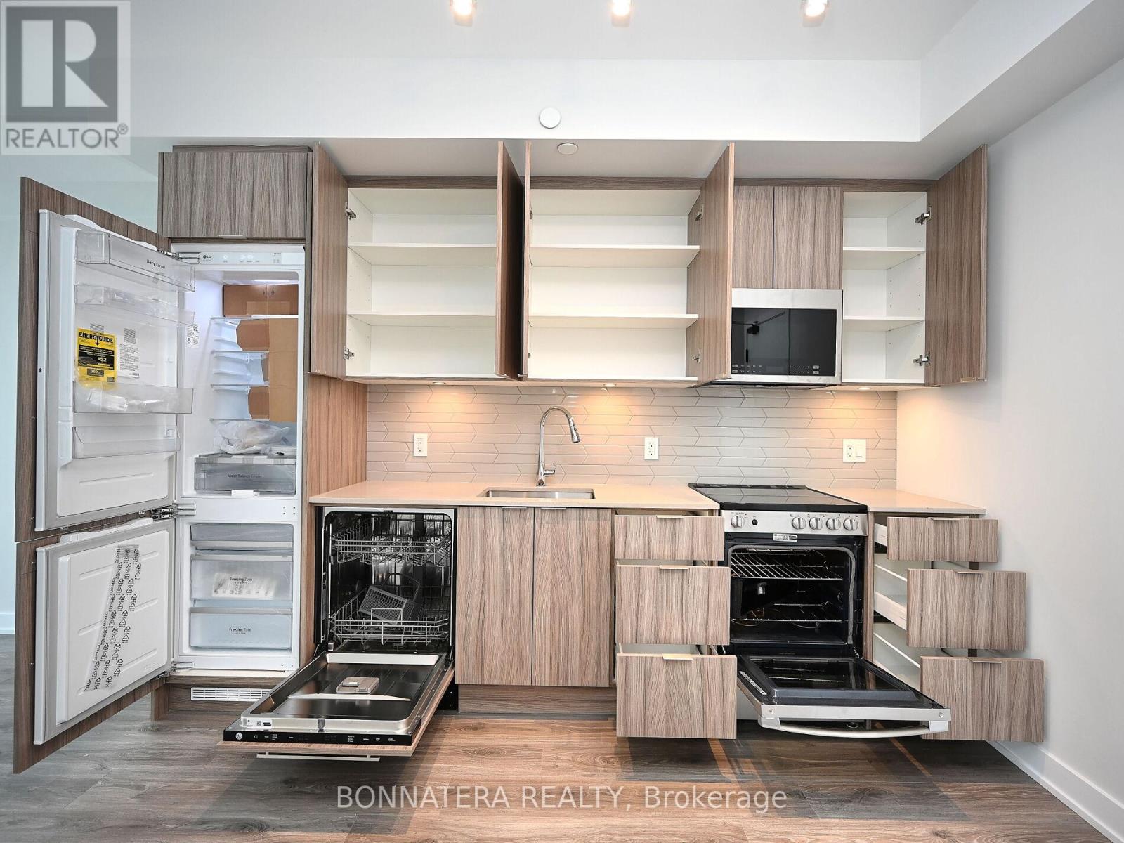 1602 - 430 Square One Drive, Mississauga, Ontario  L5B 0L6 - Photo 20 - W13518970