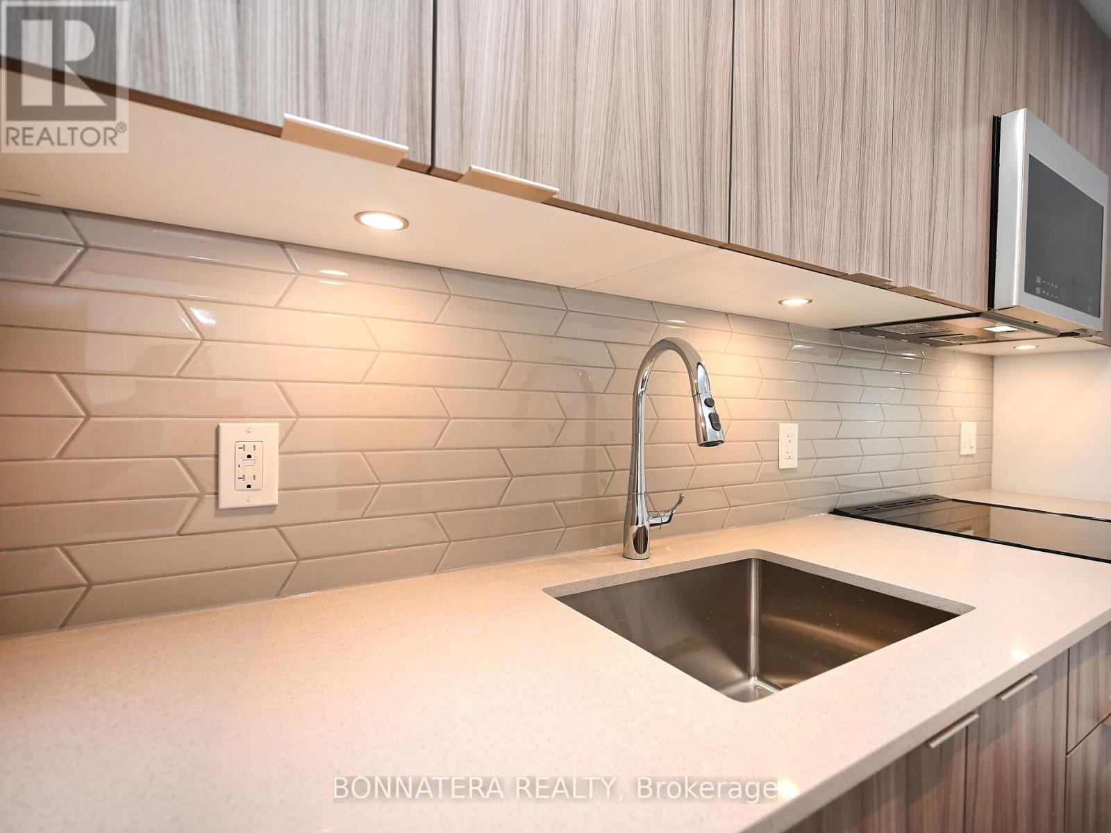 1602 - 430 Square One Drive, Mississauga, Ontario  L5B 0L6 - Photo 21 - W13518970