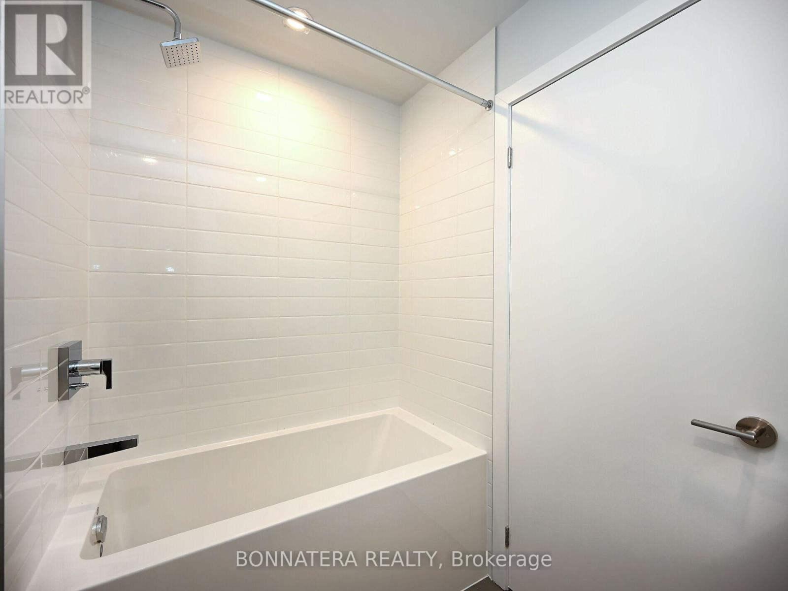 1602 - 430 Square One Drive, Mississauga, Ontario  L5B 0L6 - Photo 25 - W13518970