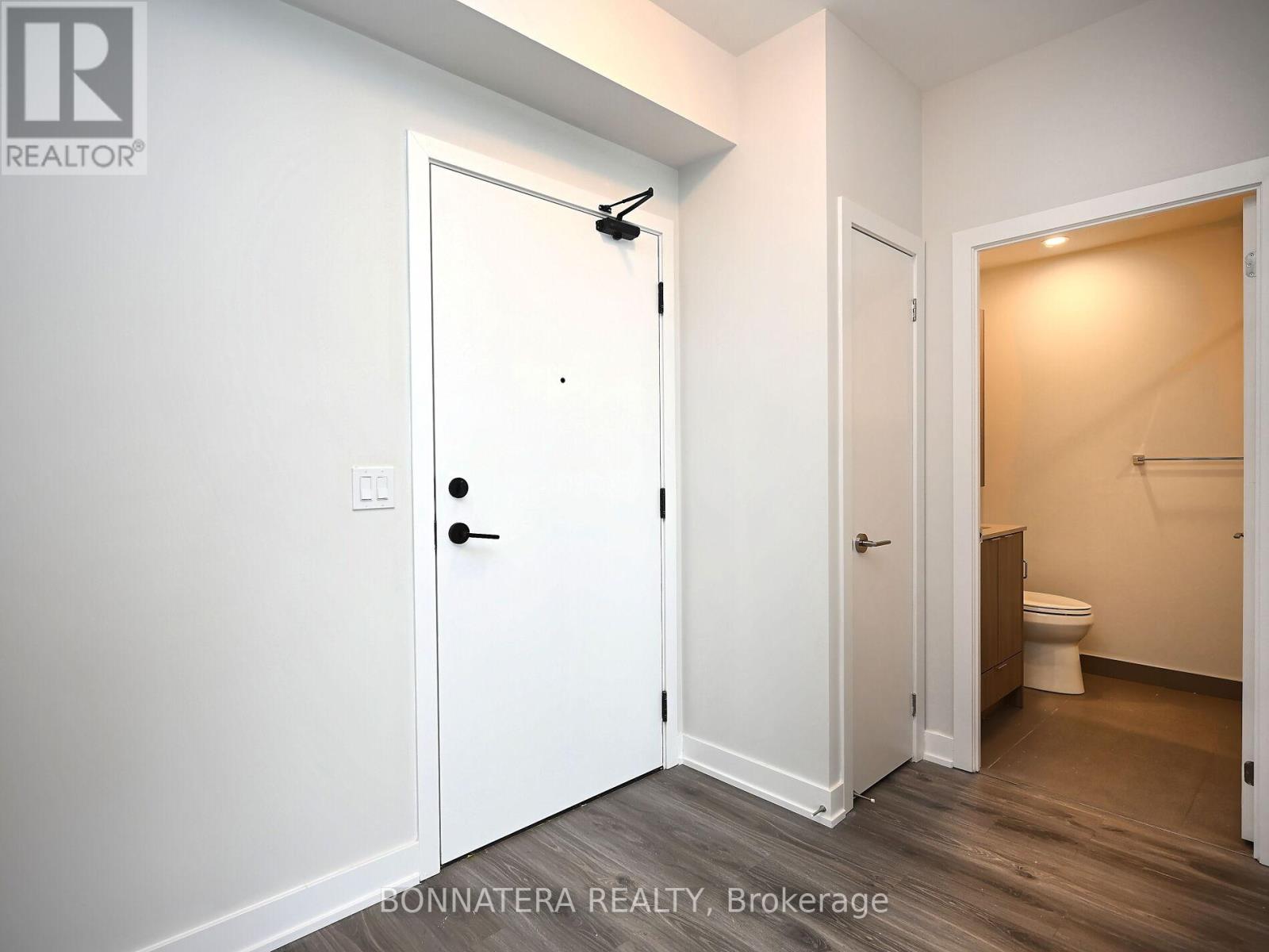 1602 - 430 Square One Drive, Mississauga, Ontario  L5B 0L6 - Photo 8 - W13518970