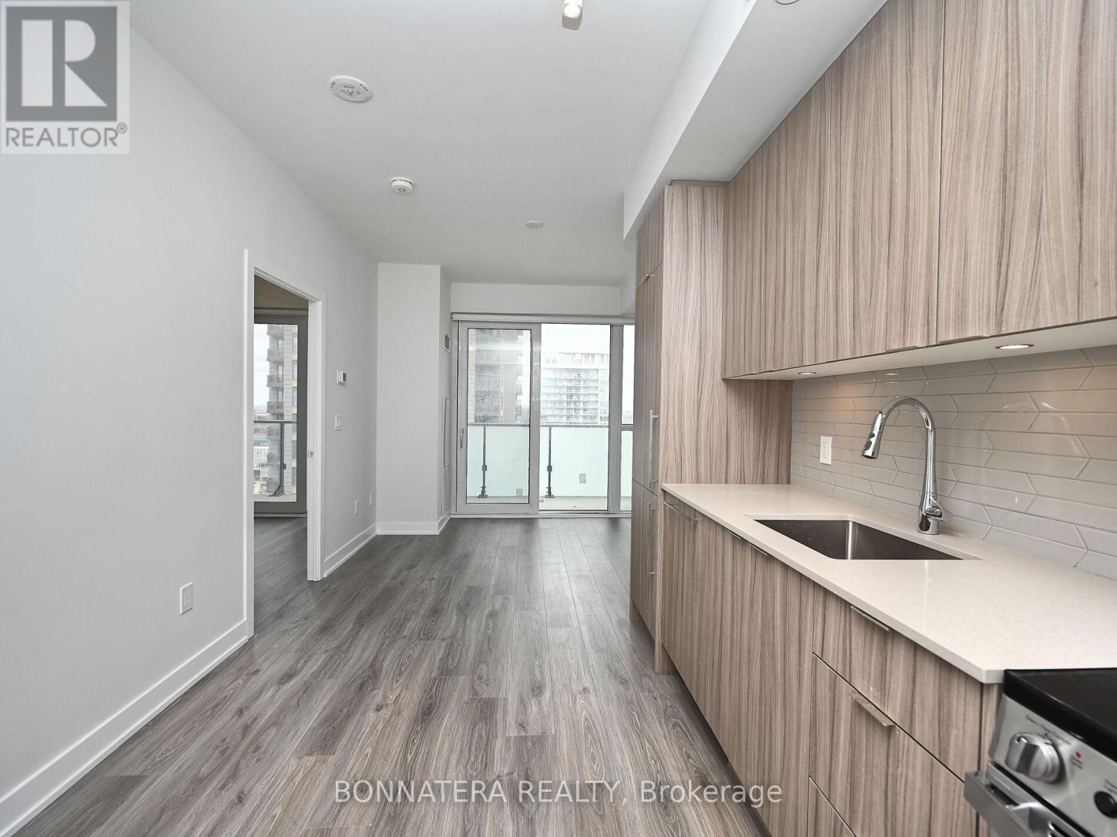 1602 - 430 Square One Drive, Mississauga, Ontario  L5B 0L6 - Photo 9 - W13518970