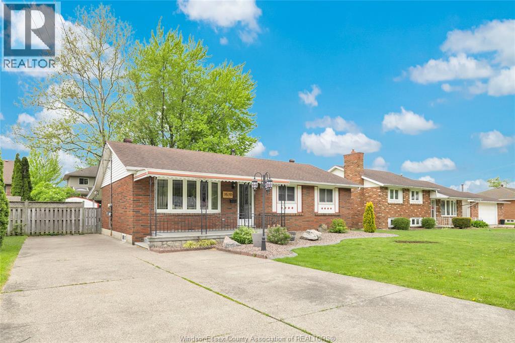 1570 LAURIER DRIVE, LaSalle, Ontario