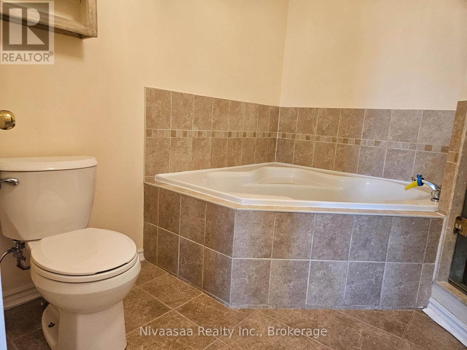 39 - 28 Gilgorm Road, Brampton, Ontario  L6X 4P5 - Photo 13 - W13519090