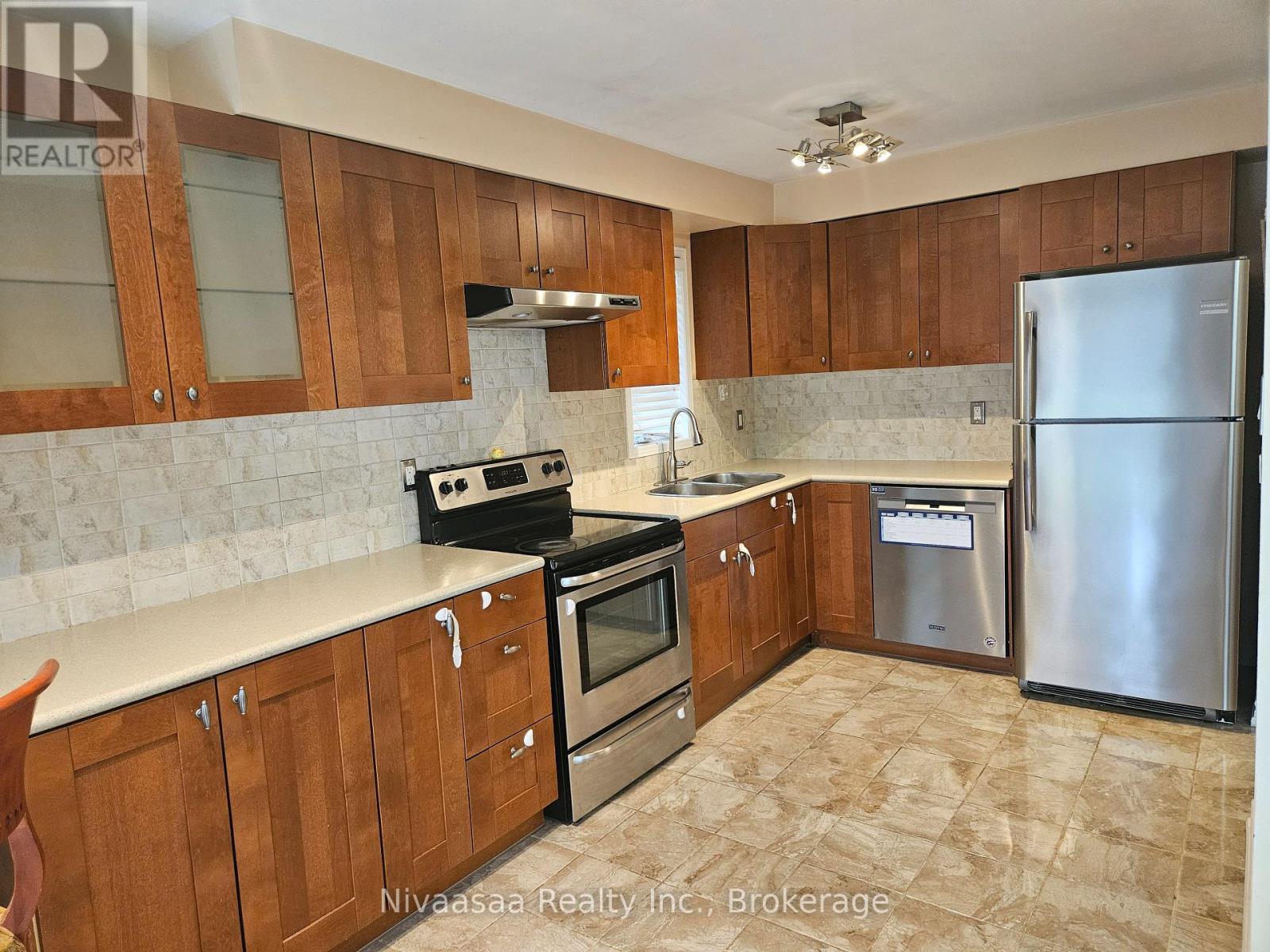 39 - 28 Gilgorm Road, Brampton, Ontario  L6X 4P5 - Photo 8 - W13519090
