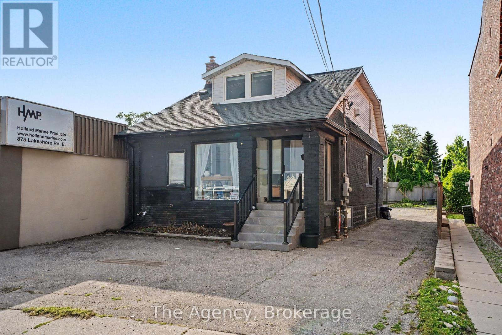 881 Lakeshore Road E, Mississauga, Ontario  L5E 1E2 - Photo 2 - W13519106