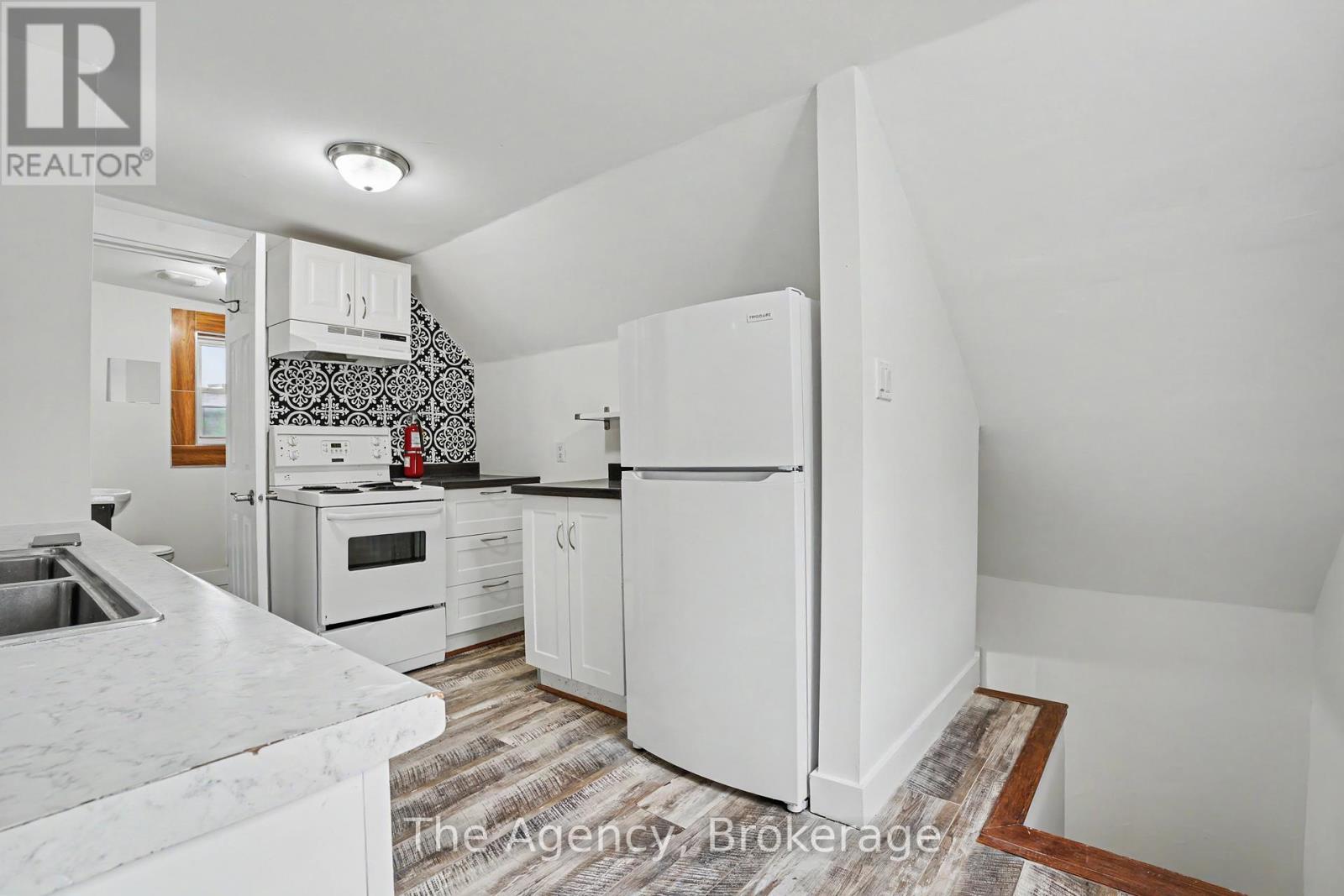 881 Lakeshore Road E, Mississauga, Ontario  L5E 1E2 - Photo 30 - W13519106