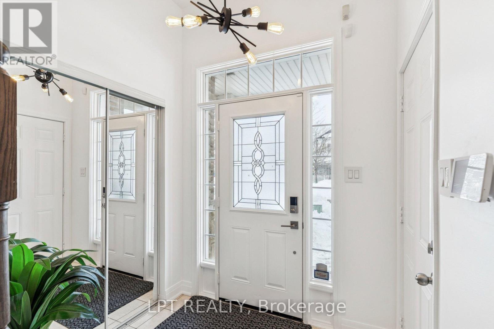61 Minerva Avenue, Toronto, Ontario  M1M 0C2 - Photo 2 - E13519074