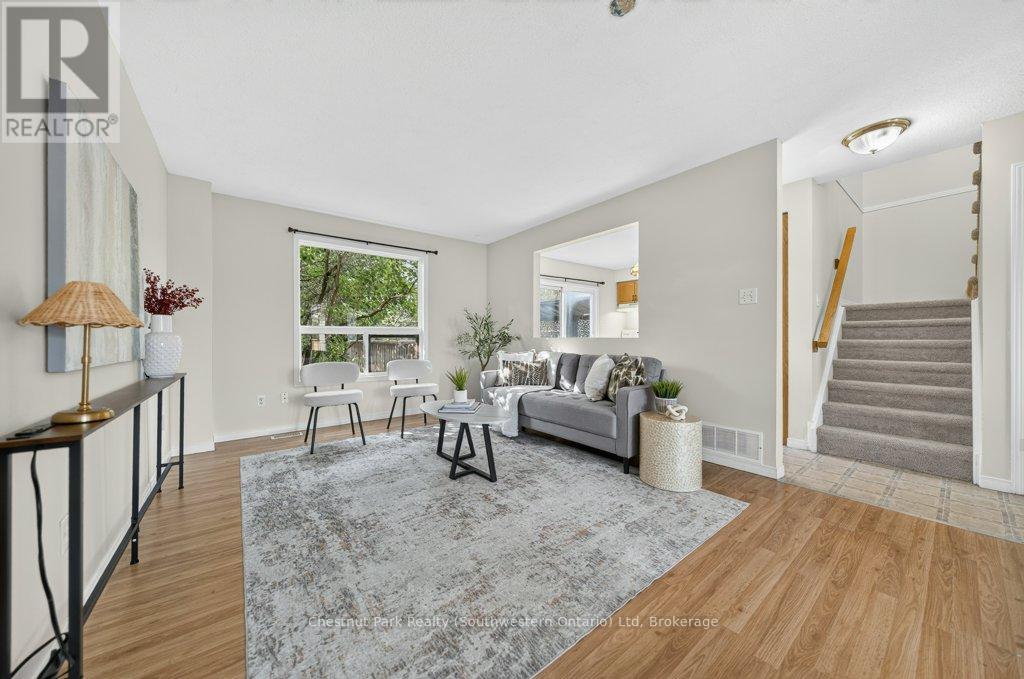 58 Cedarvale Avenue, Guelph, Ontario N1E 6Y3 - Photo 2 - X13519006