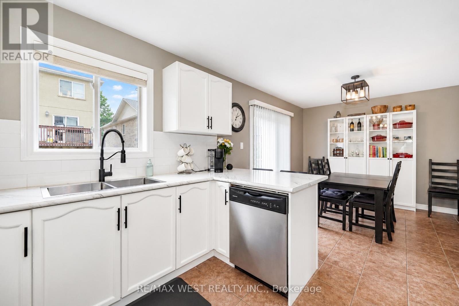 176 Gail Parks Crescent, Newmarket, Ontario  L3X 2C3 - Photo 7 - N13519008