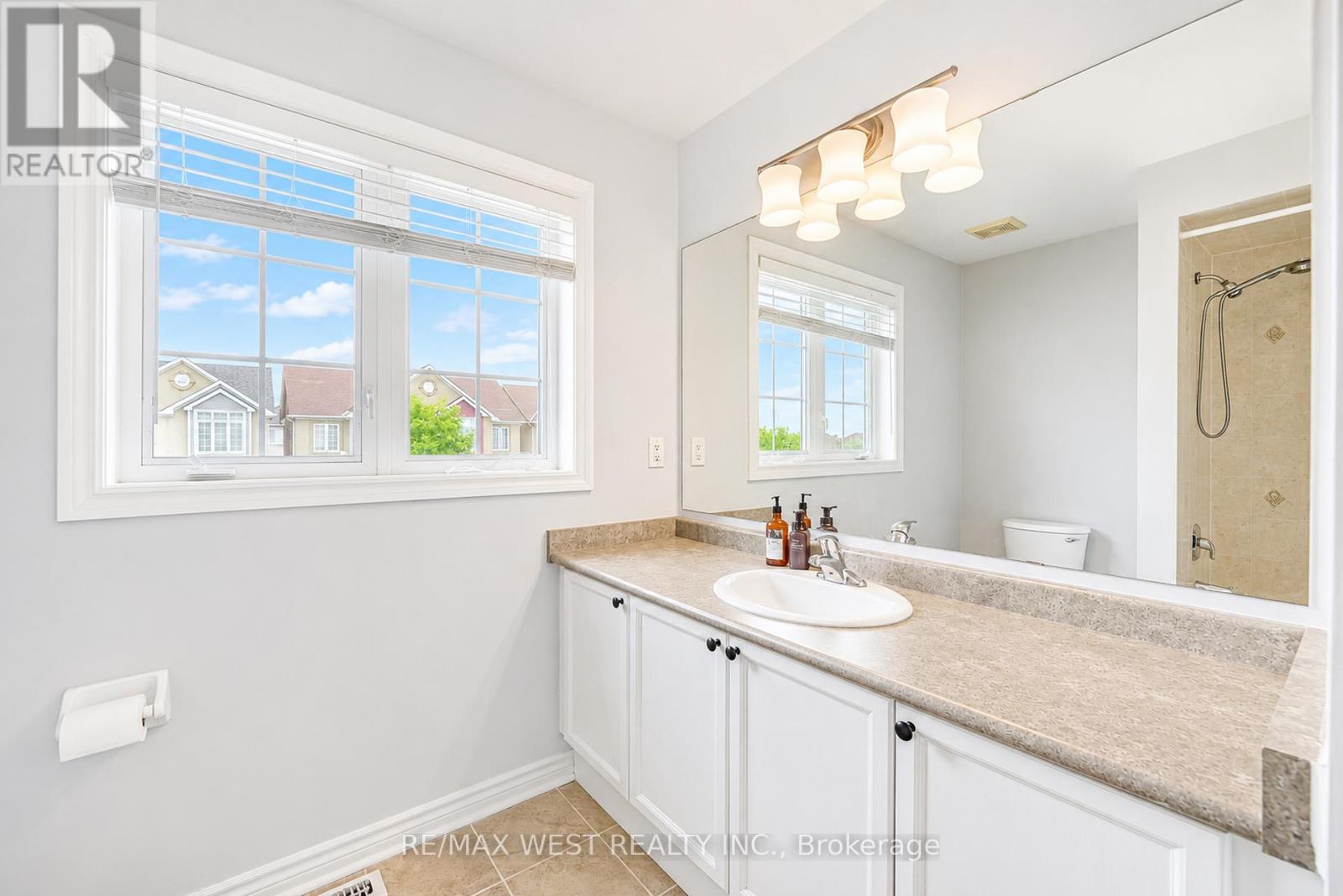 176 Gail Parks Crescent, Newmarket, Ontario  L3X 2C3 - Photo 10 - N13519008