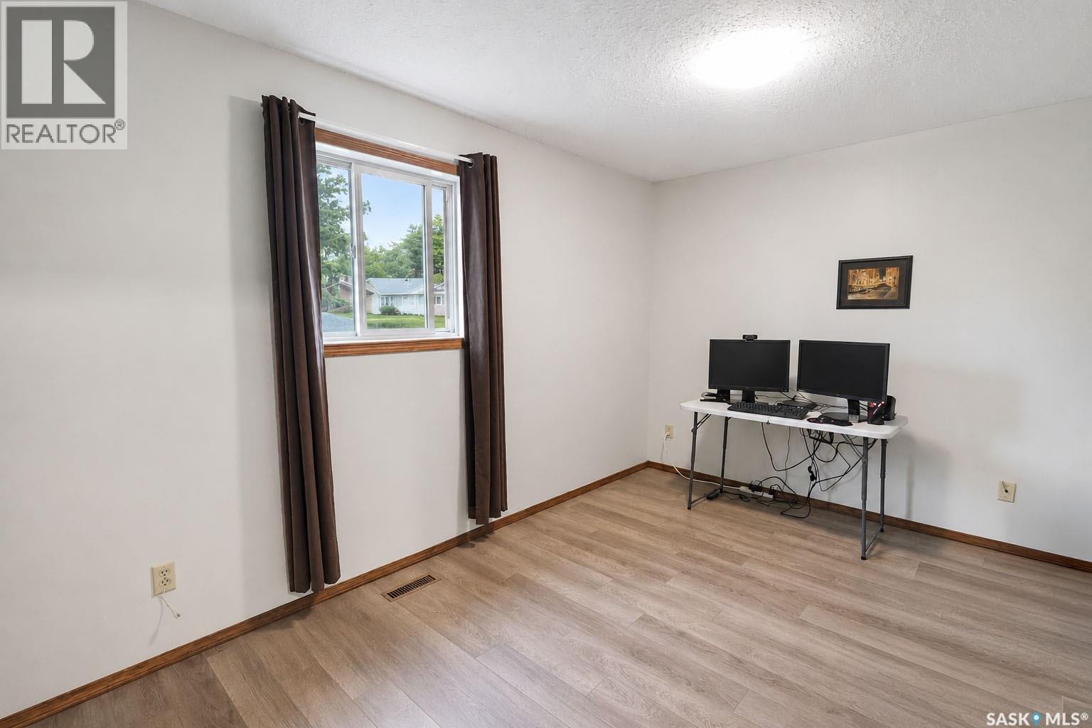 1611 Olive Diefenbaker Drive, Prince Albert, Saskatchewan  S6V 7V9 - Photo 11 - SK041162