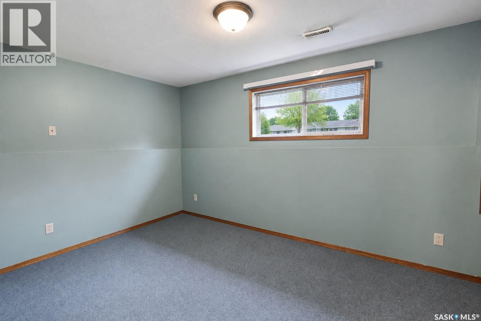 1611 Olive Diefenbaker Drive, Prince Albert, Saskatchewan  S6V 7V9 - Photo 12 - SK041162