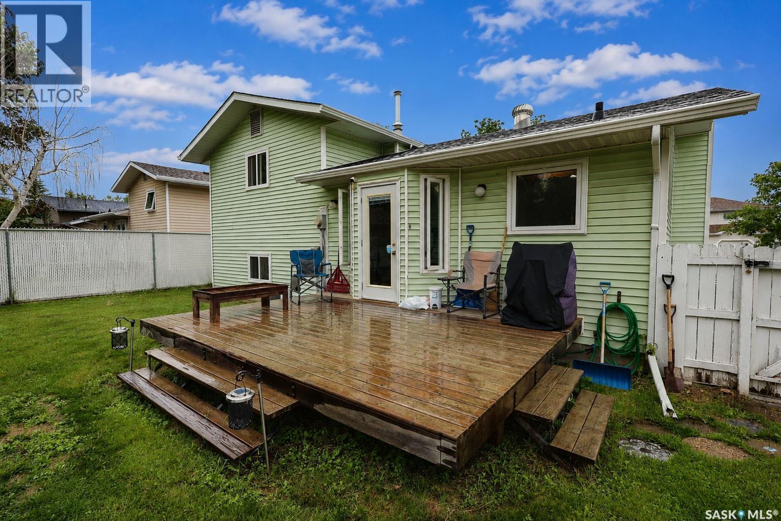 1611 Olive Diefenbaker Drive, Prince Albert, Saskatchewan  S6V 7V9 - Photo 18 - SK041162