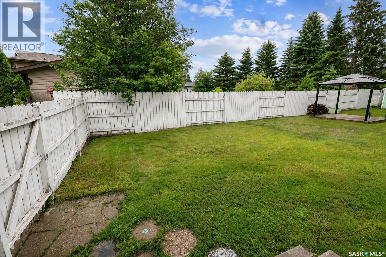 1611 Olive Diefenbaker Drive, Prince Albert, Saskatchewan  S6V 7V9 - Photo 24 - SK041162