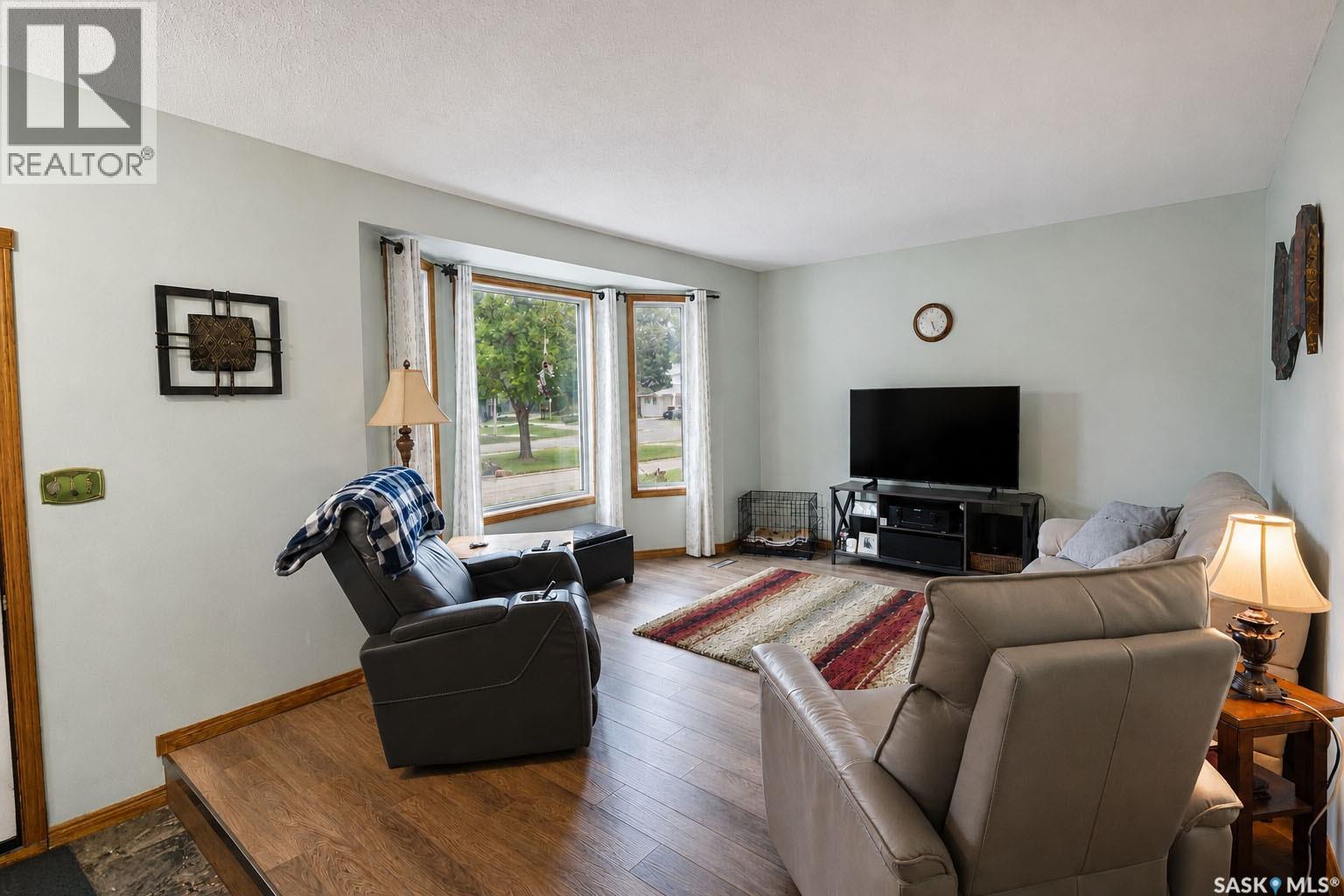 1611 Olive Diefenbaker Drive, Prince Albert, Saskatchewan  S6V 7V9 - Photo 4 - SK041162