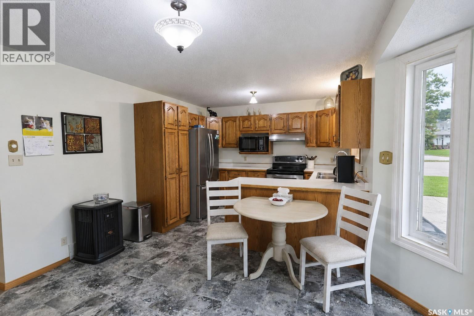 1611 Olive Diefenbaker Drive, Prince Albert, Saskatchewan  S6V 7V9 - Photo 7 - SK041162