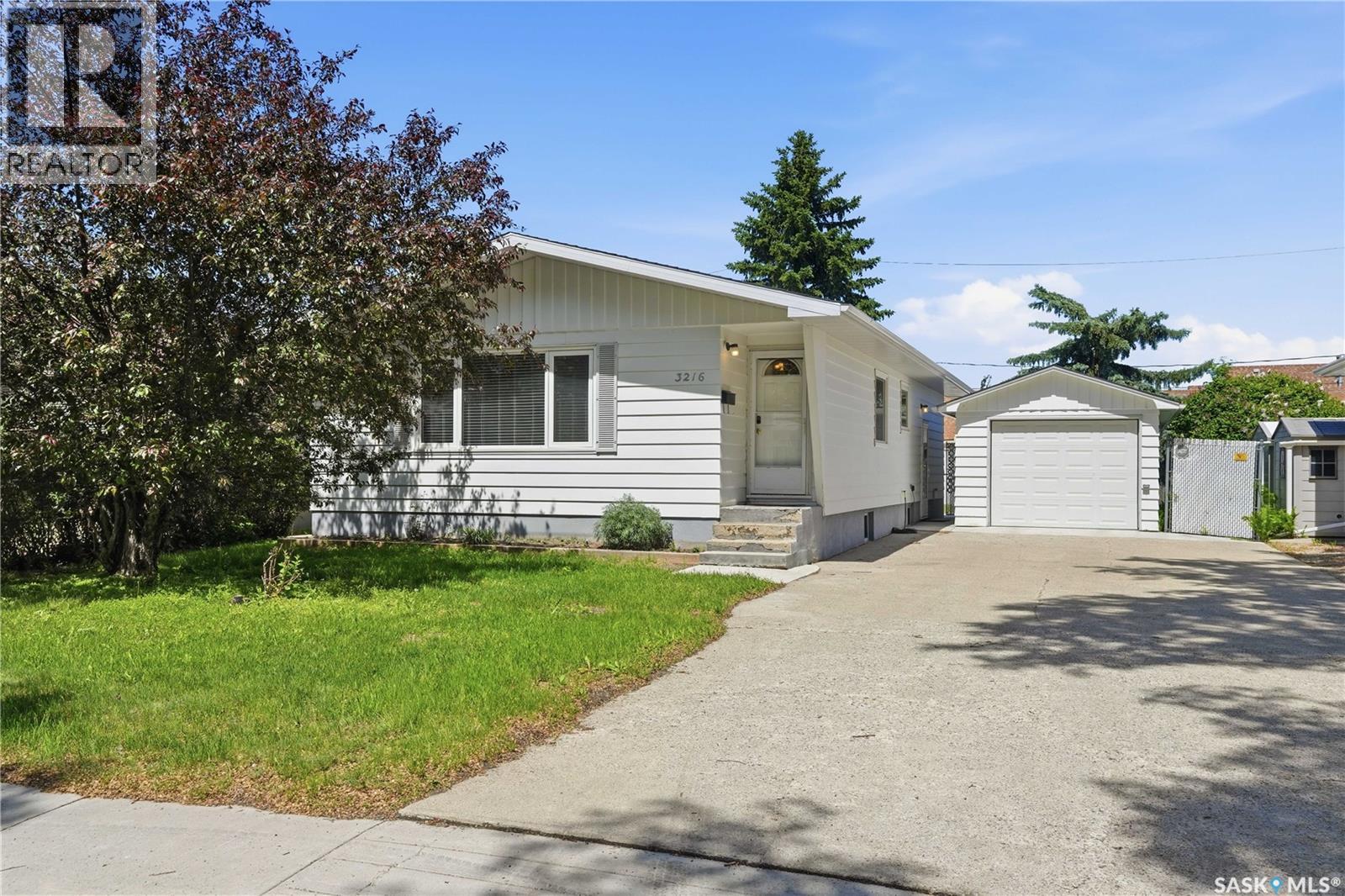 3216 28th Avenue, Regina, Saskatchewan  S4S 2M9 - Photo 2 - SK041027