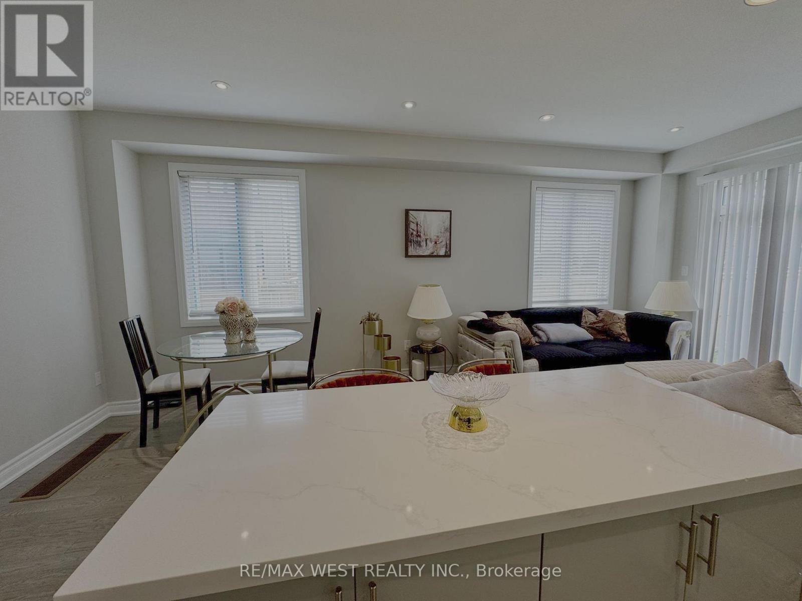 6 Larkin Lane, Clarington, Ontario L1C 2W3 - Photo 4 - E13518212