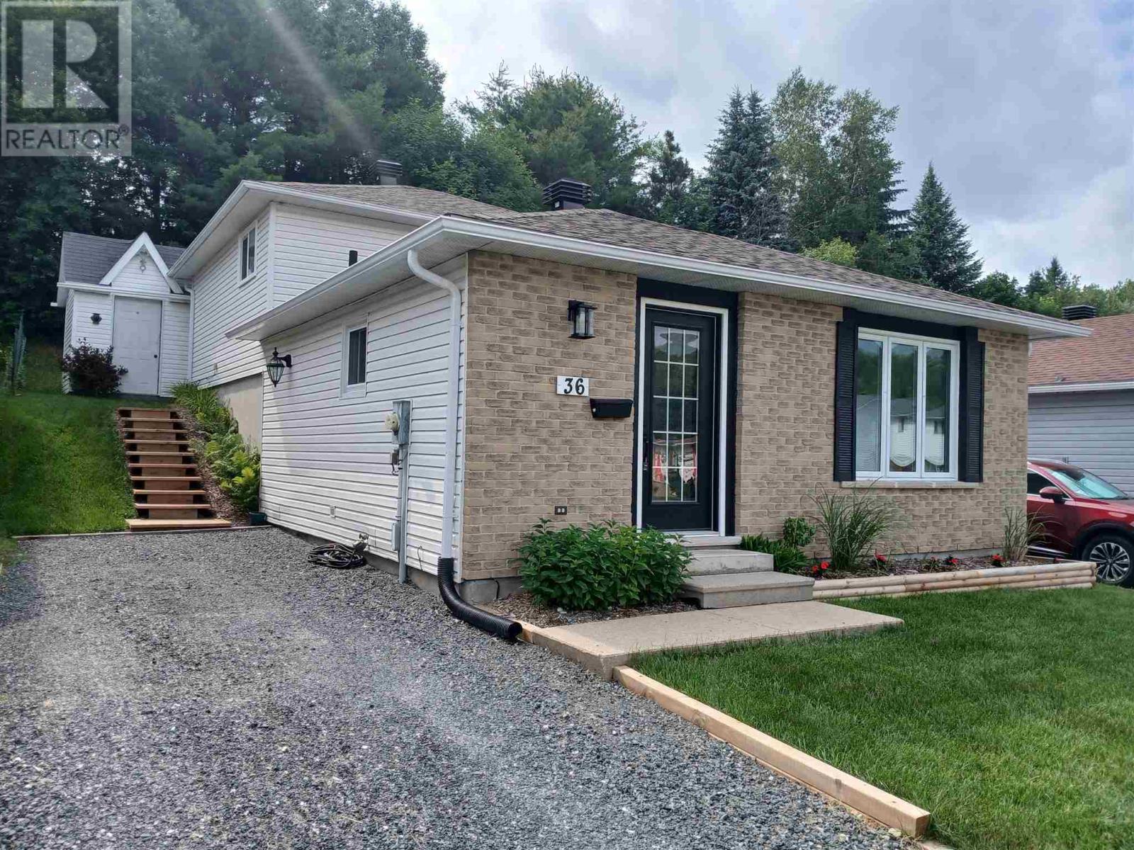 36 Hergott Ave, Elliot Lake, Ontario  P5A 3A8 - Photo 1 - SM261700