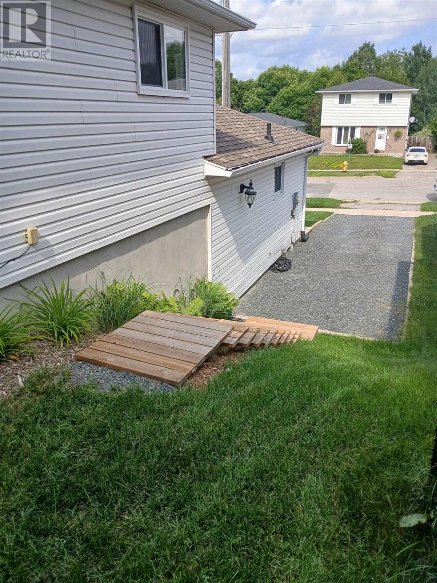 36 Hergott Ave, Elliot Lake, Ontario  P5A 3A8 - Photo 44 - SM261700
