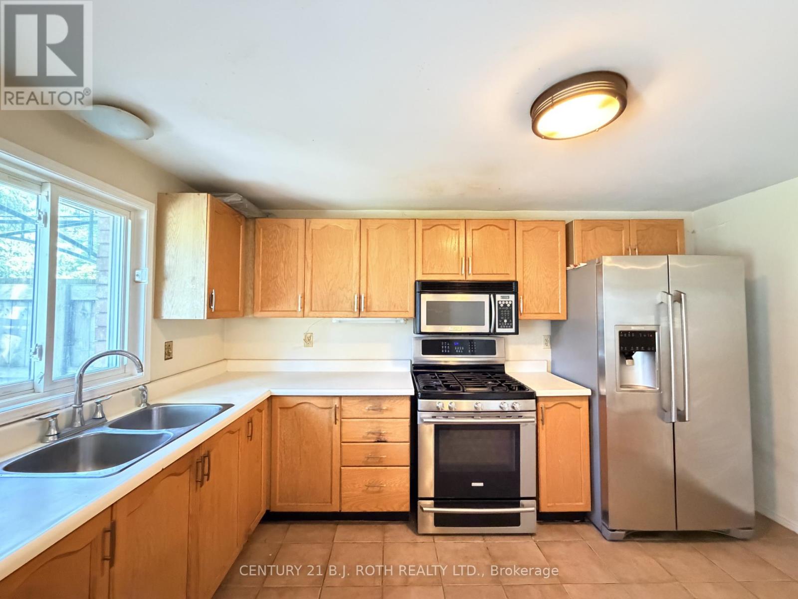 Upper - 29 Irwin Drive, Barrie, Ontario  L4N 7A6 - Photo 6 - S13426156