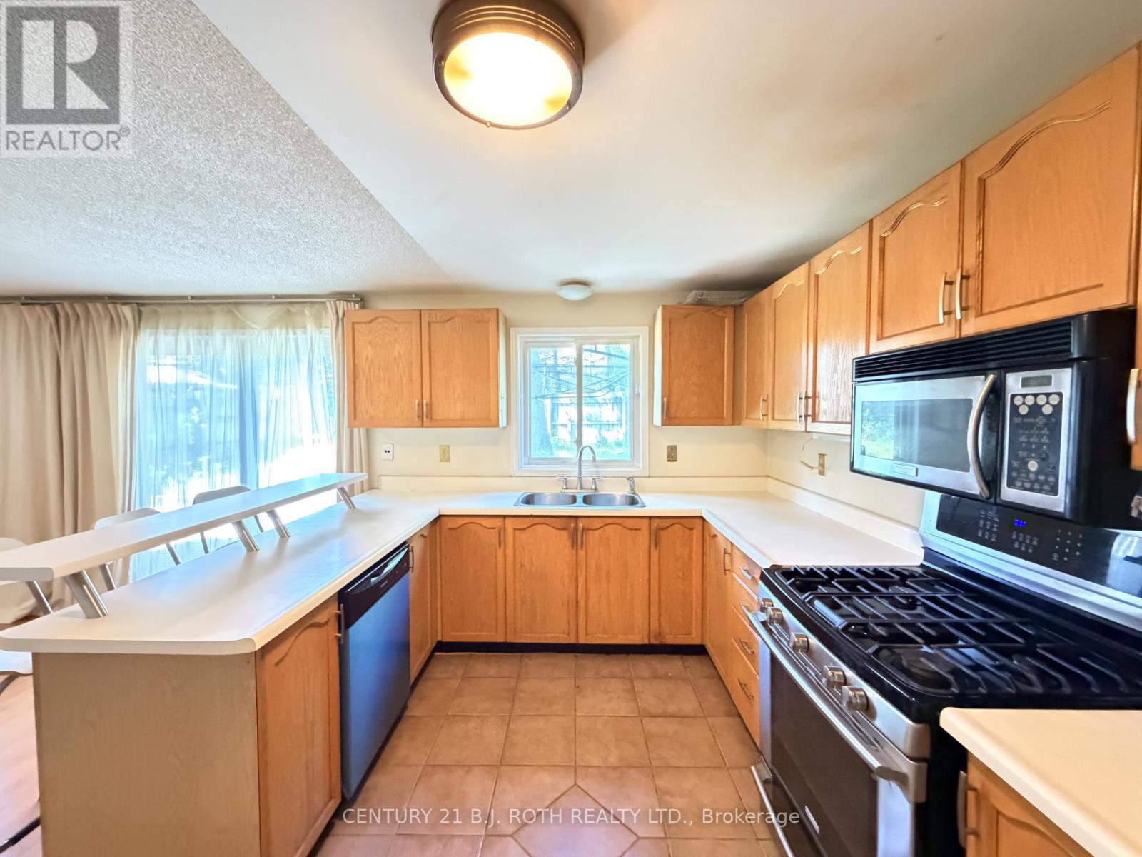 Upper - 29 Irwin Drive, Barrie, Ontario  L4N 7A6 - Photo 4 - S13426156