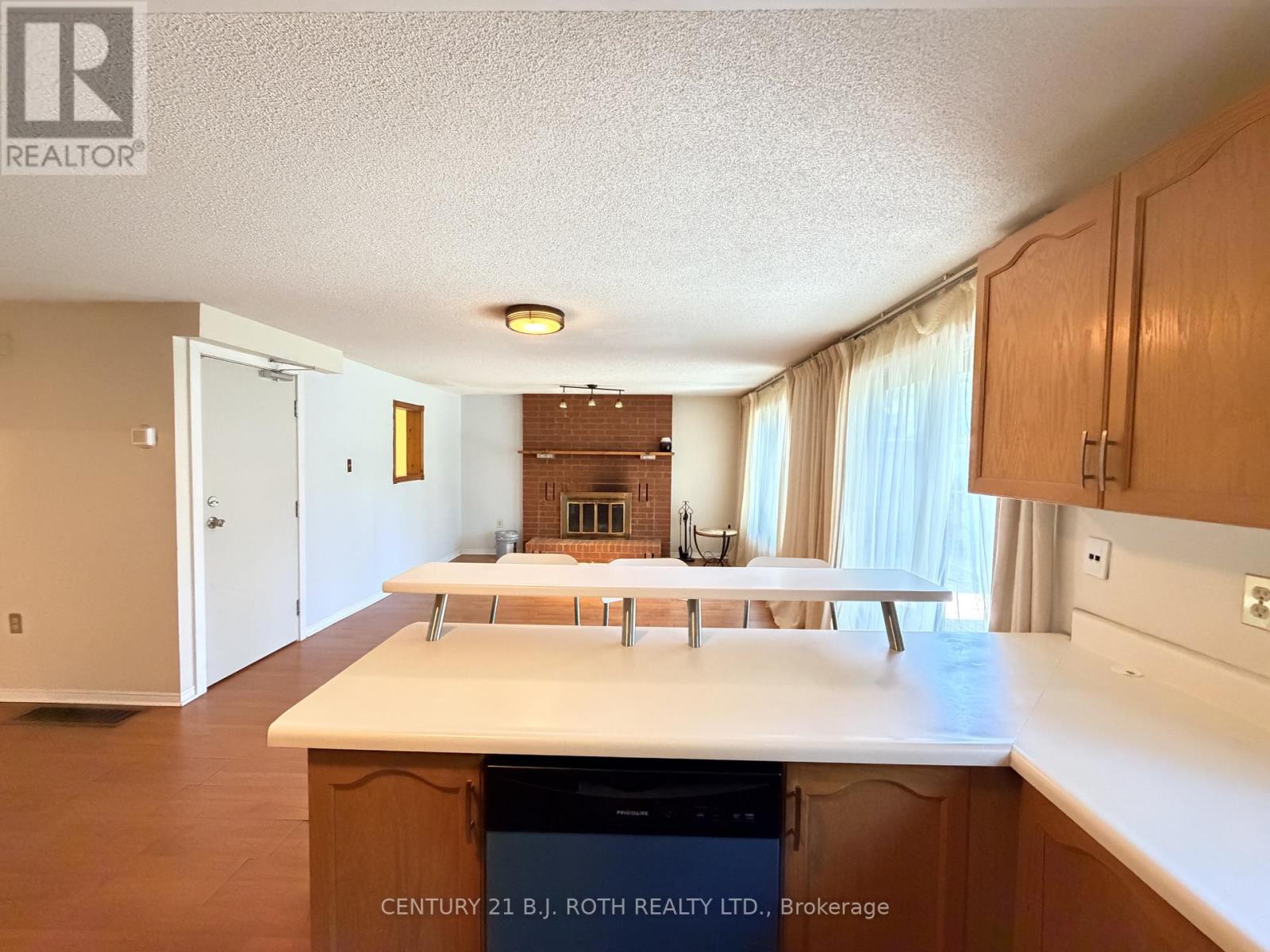 Upper - 29 Irwin Drive, Barrie, Ontario  L4N 7A6 - Photo 5 - S13426156