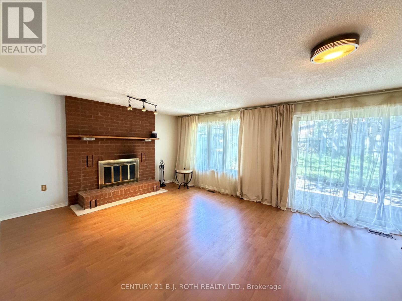 Upper - 29 Irwin Drive, Barrie, Ontario  L4N 7A6 - Photo 9 - S13426156
