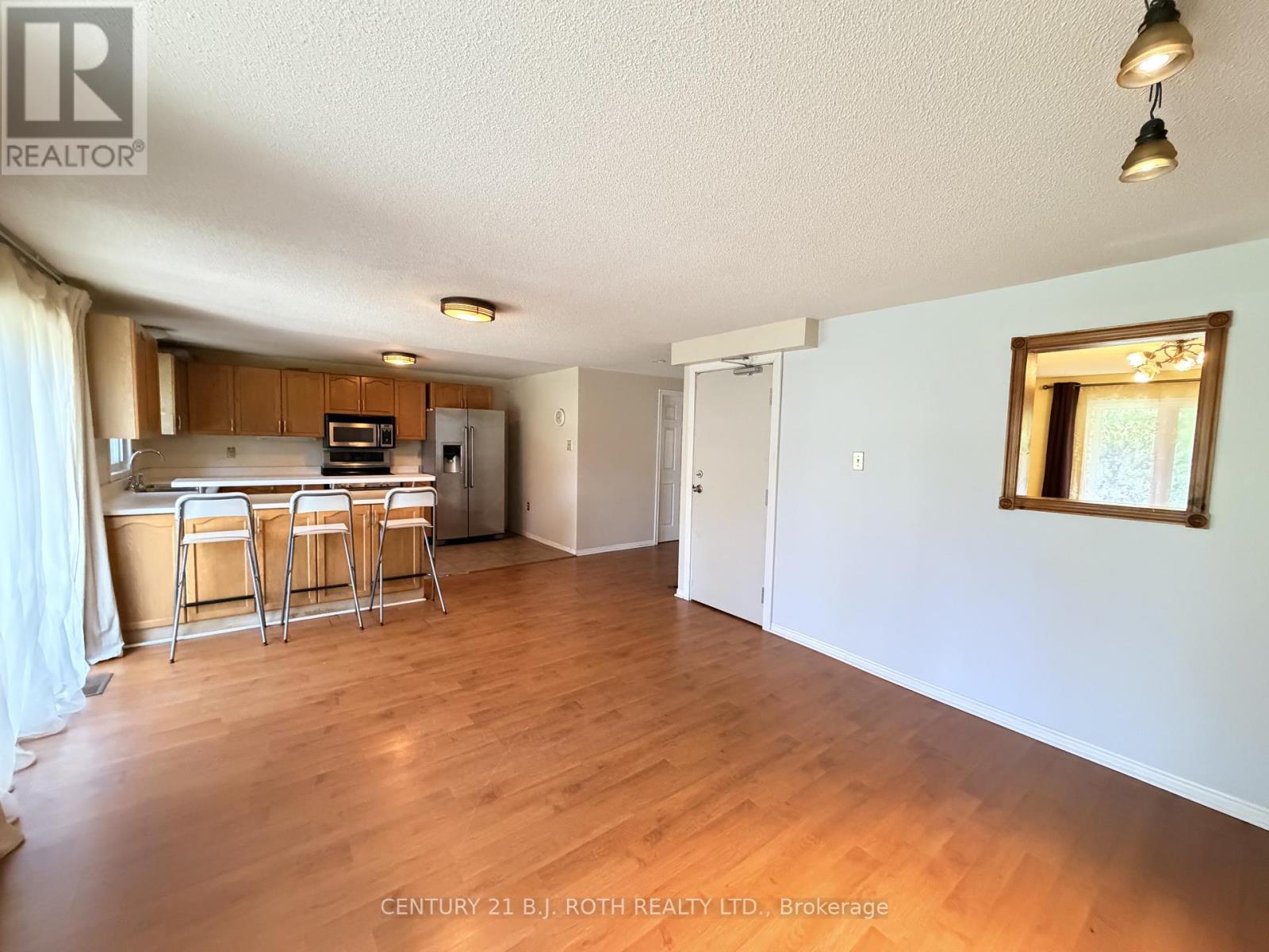Upper - 29 Irwin Drive, Barrie, Ontario  L4N 7A6 - Photo 7 - S13426156