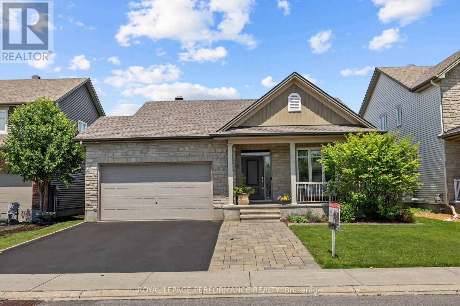 15 YORK CROSSING, Russell, Ontario