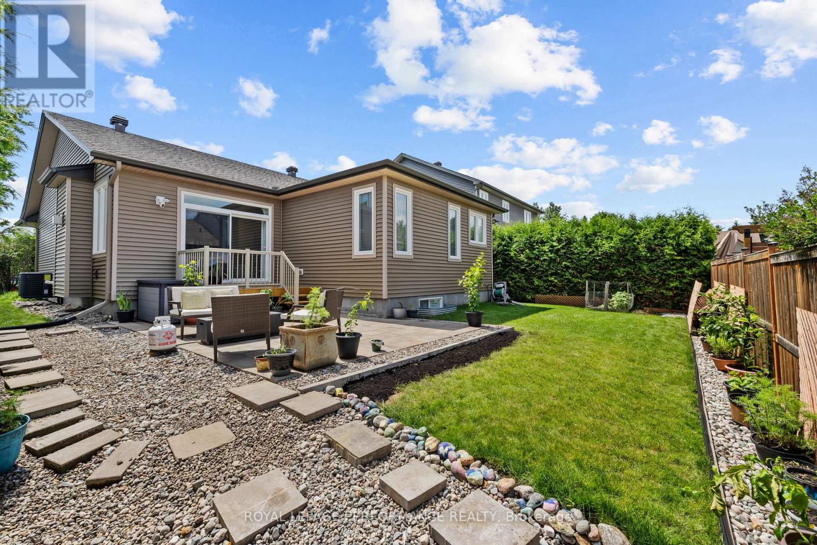 15 York Crossing, Russell, Ontario  K4R 0C4 - Photo 30 - X13248534