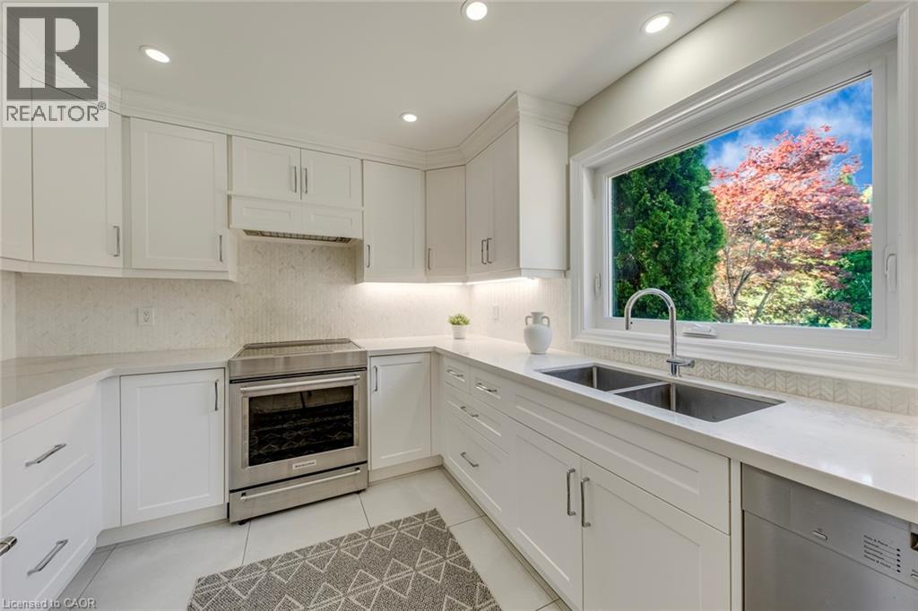 1633 Greenbriar Drive, Oakville, Ontario  L6M 1Y3 - Photo 15 - 40843902