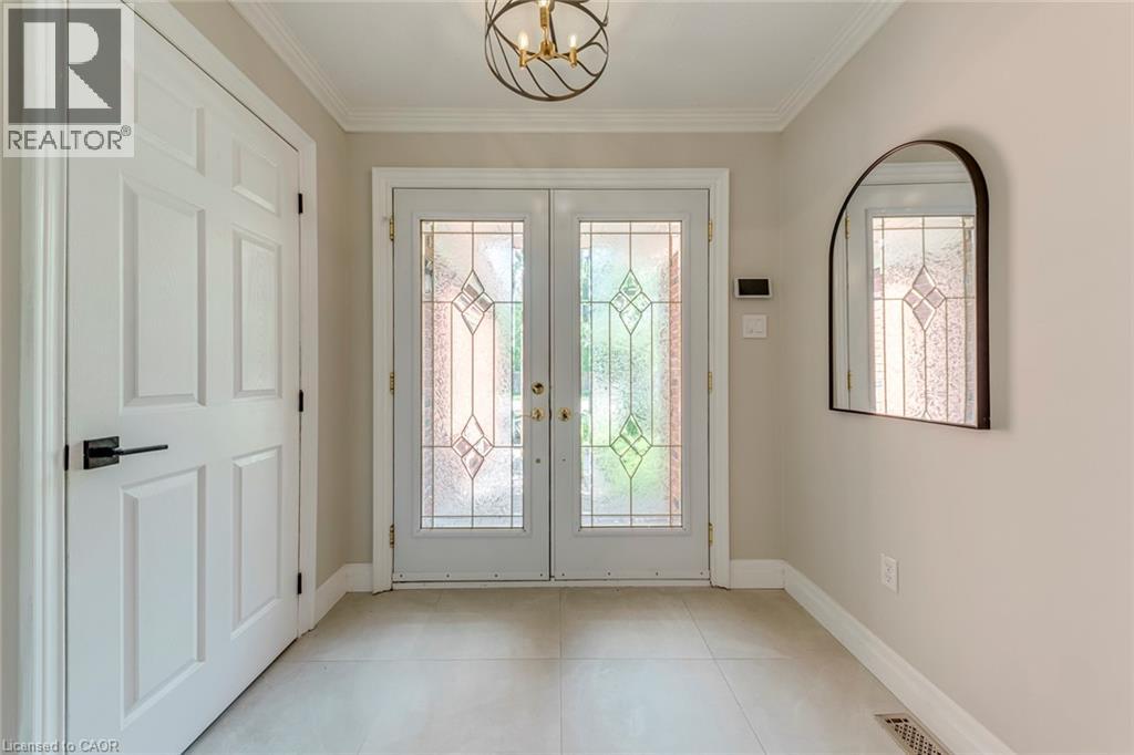 1633 Greenbriar Drive, Oakville, Ontario  L6M 1Y3 - Photo 4 - 40843902
