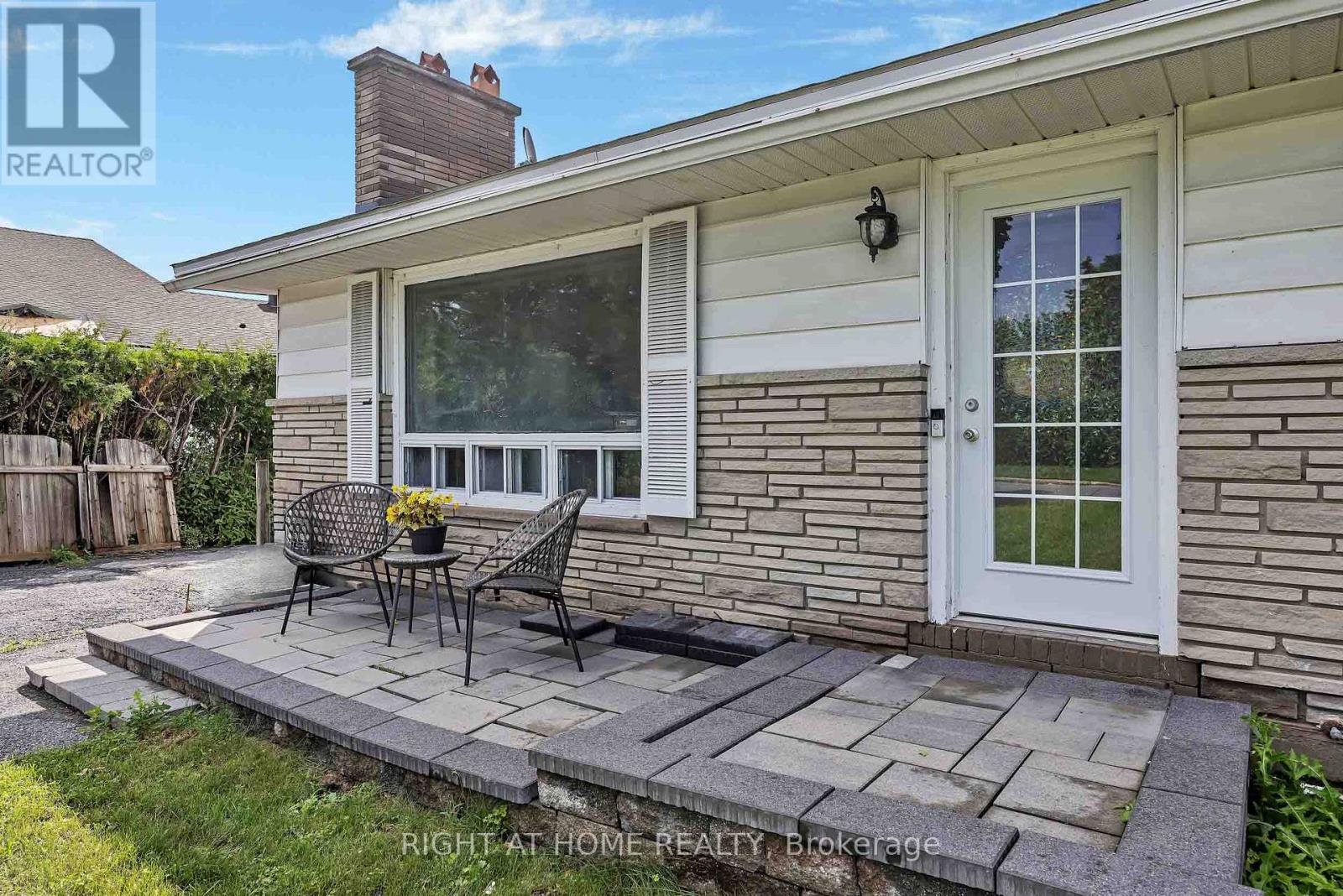 24 LARGO CRESCENT S, Ottawa, Ontario