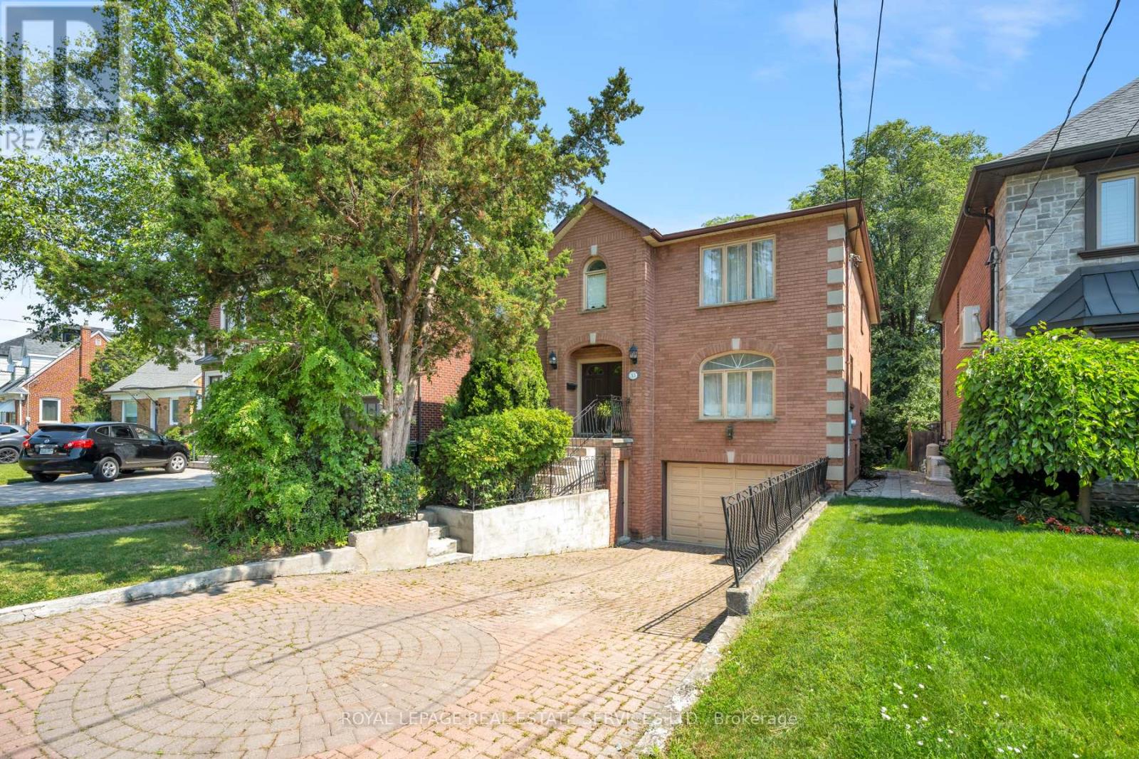 33 LYNNHAVEN ROAD, Toronto (Englemount-Lawrence)