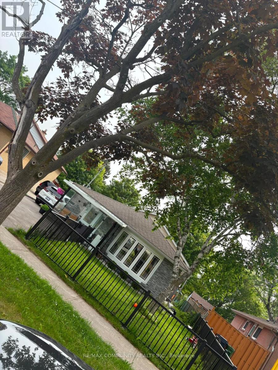 56 Stonehenge Crescent, Toronto, Ontario  M1G 2P6 - Photo 2 - E13519288