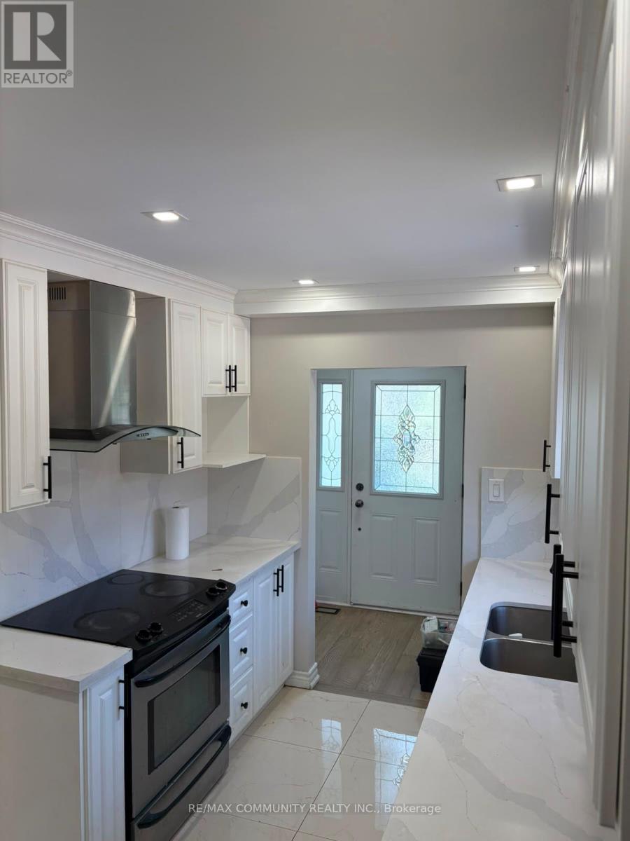 56 Stonehenge Crescent, Toronto, Ontario  M1G 2P6 - Photo 3 - E13519288