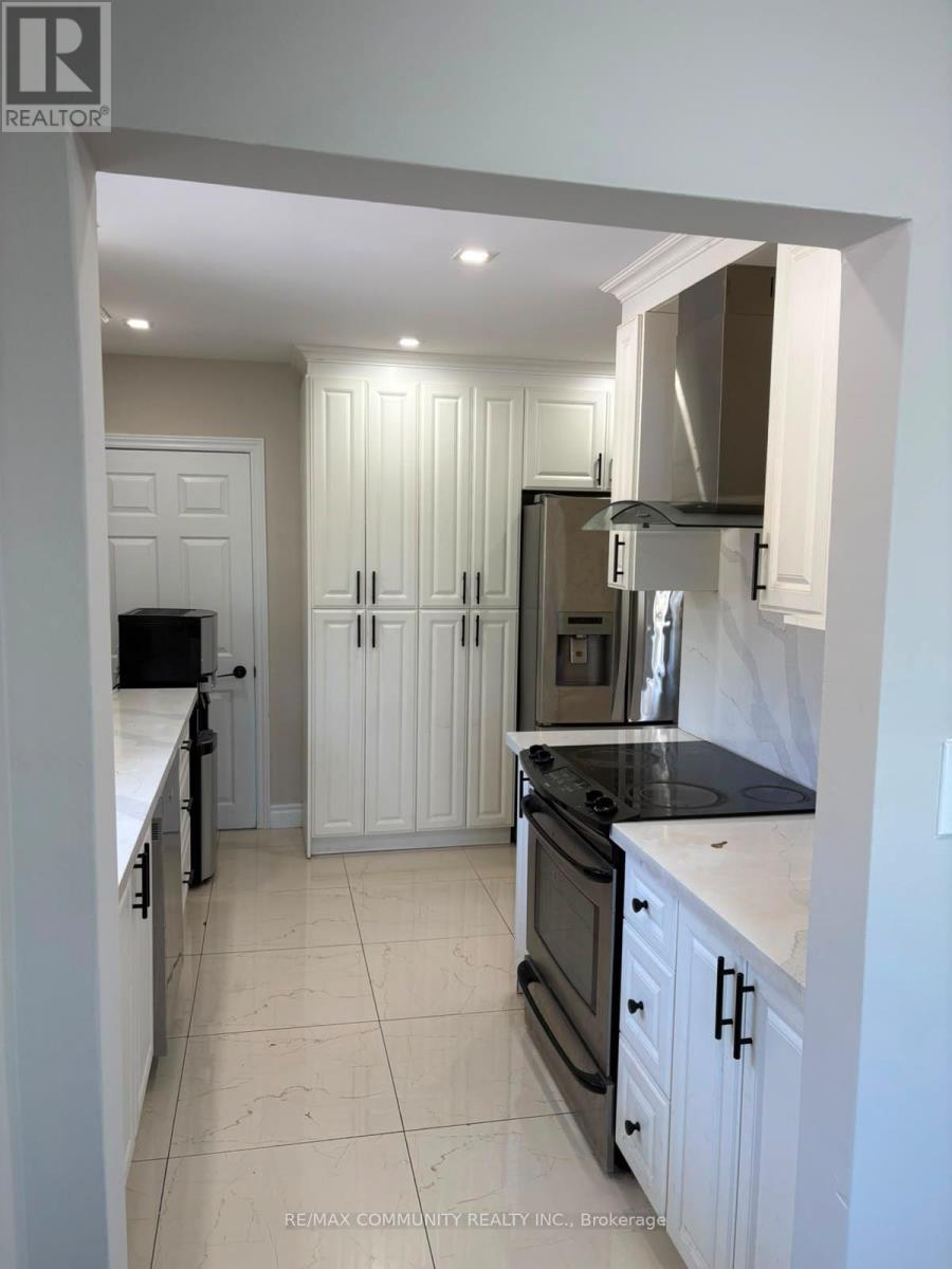 56 Stonehenge Crescent, Toronto, Ontario  M1G 2P6 - Photo 4 - E13519288