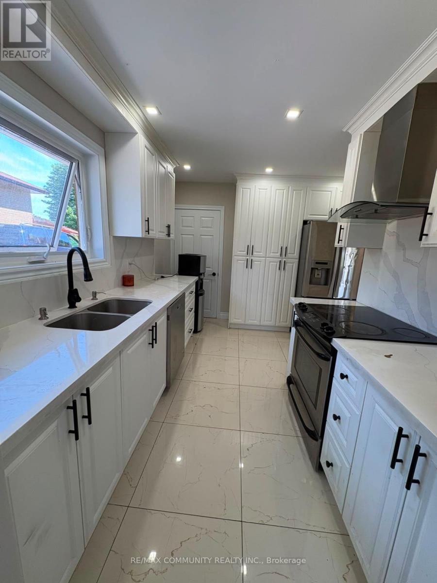 56 Stonehenge Crescent, Toronto, Ontario  M1G 2P6 - Photo 5 - E13519288