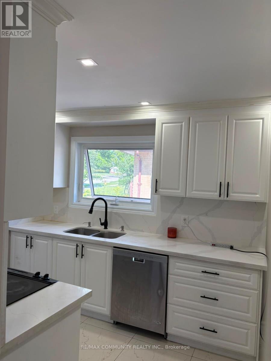 56 Stonehenge Crescent, Toronto, Ontario  M1G 2P6 - Photo 6 - E13519288