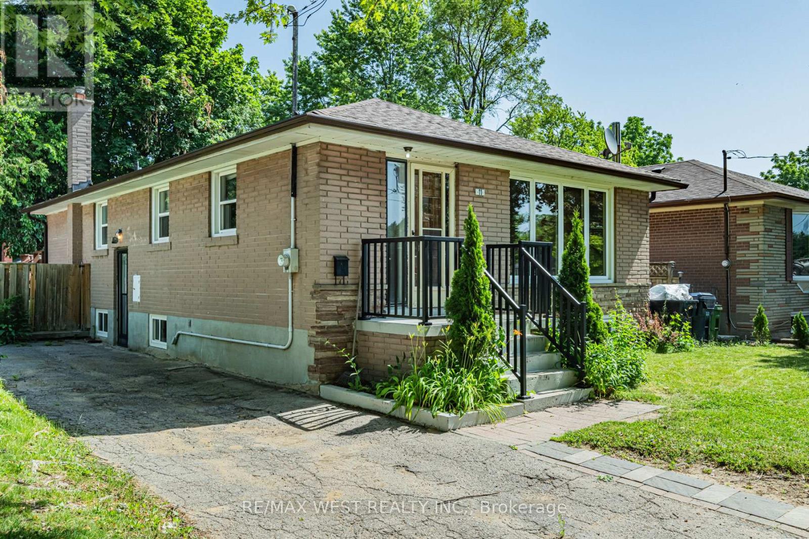 11 Melchior Drive, Toronto, Ontario M1E 3W3 - Photo 2 - E13519402