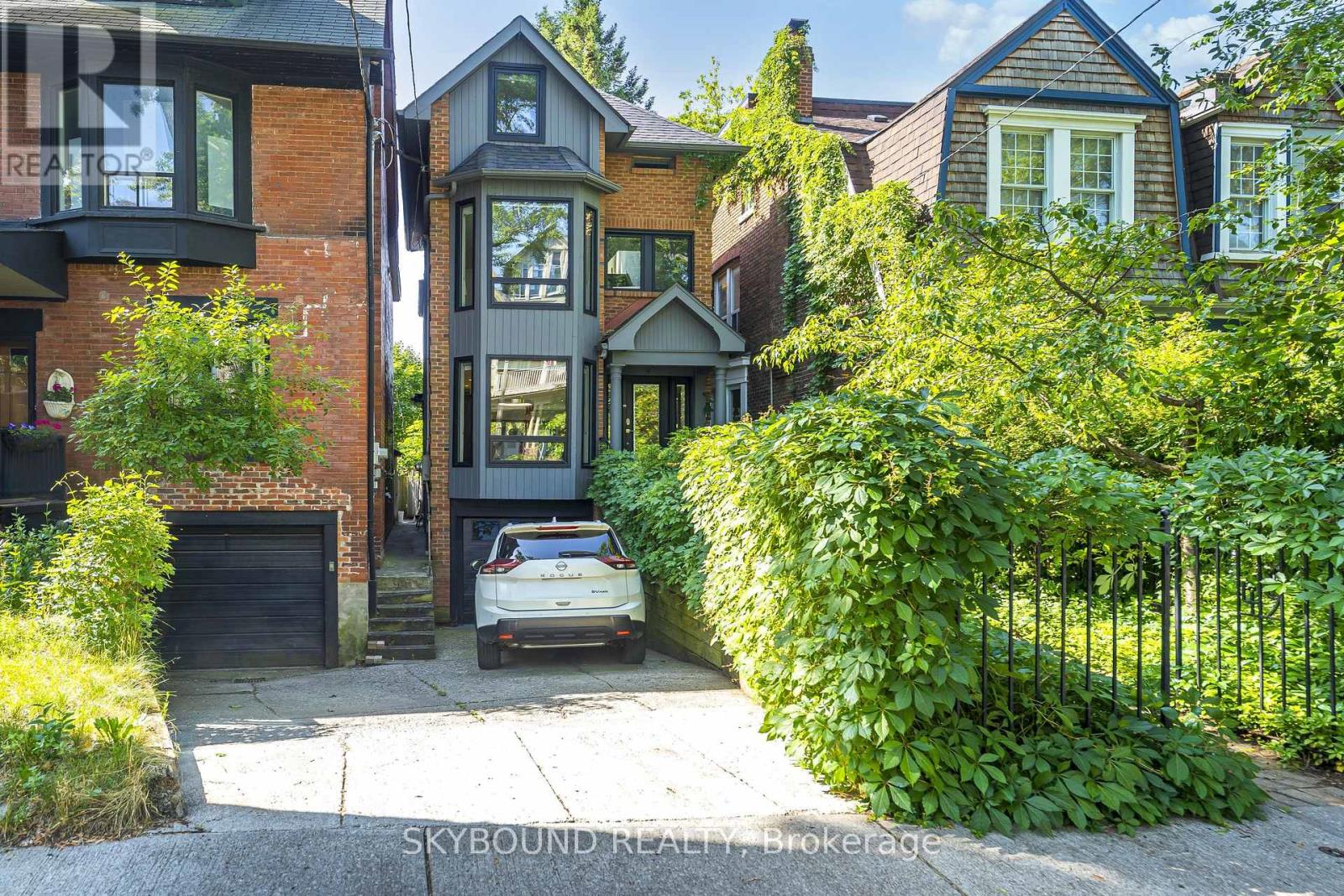 49 VICTOR AVENUE, Toronto, Ontario