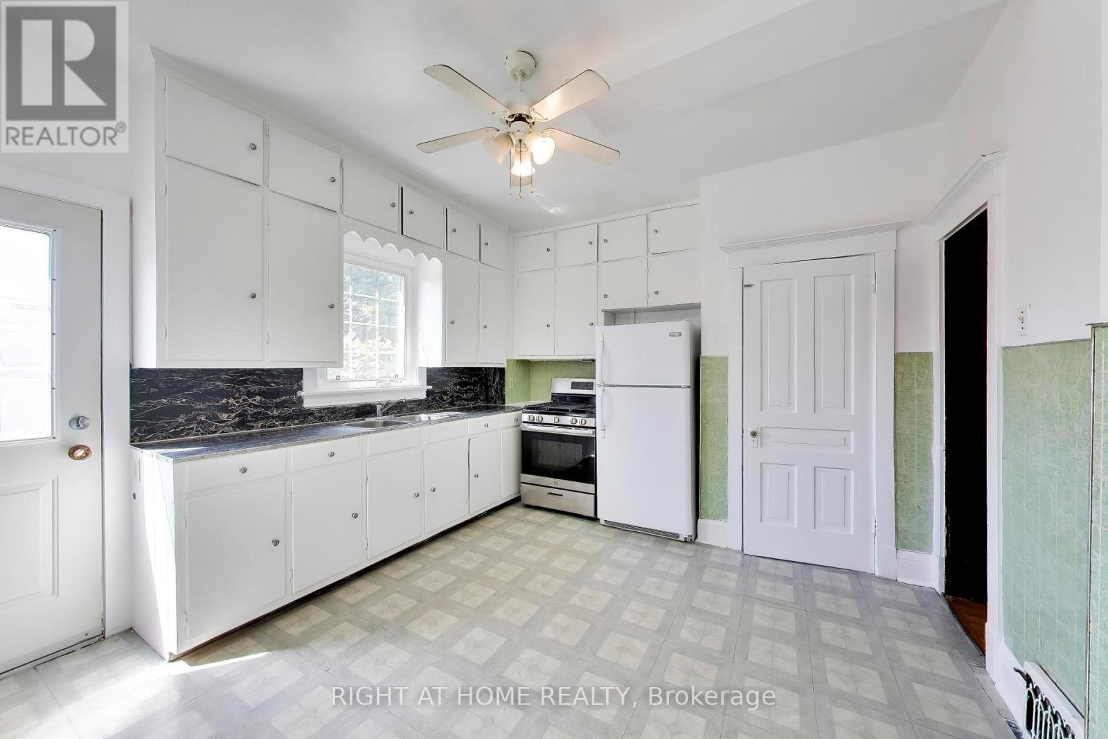 65 Millicent Street, Toronto, Ontario  M6H 1W3 - Photo 11 - W13519326
